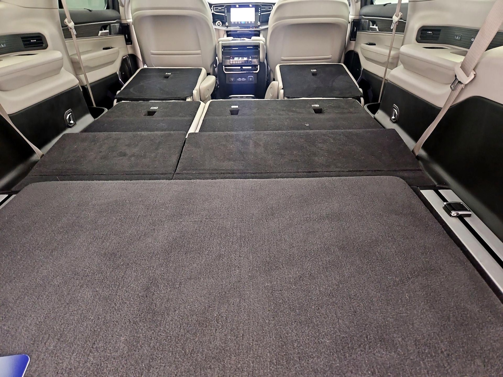 2023 Jeep Wagoneer L Series III - Photo 25