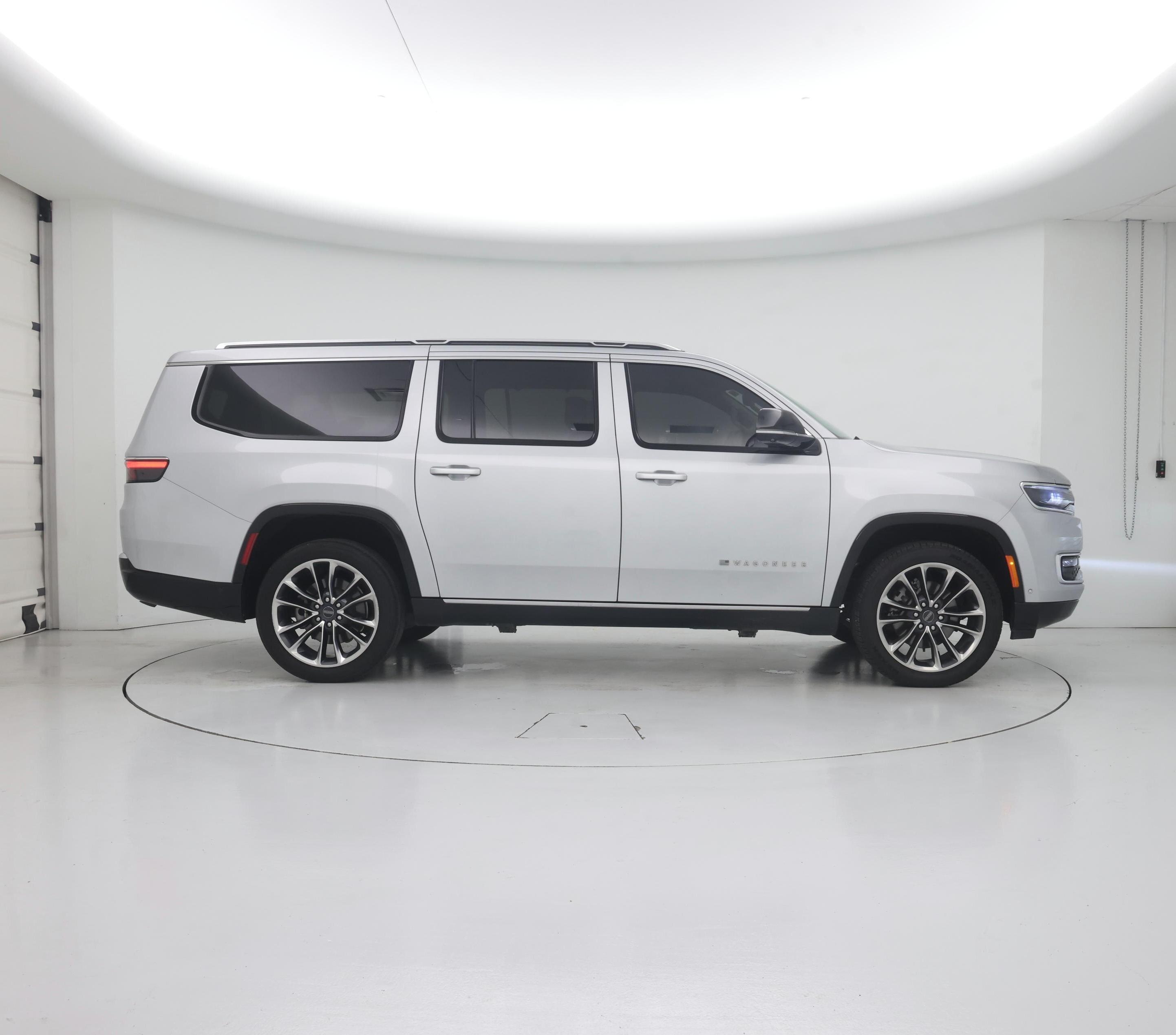 Thumbnail: 2023 Jeep Wagoneer - 7