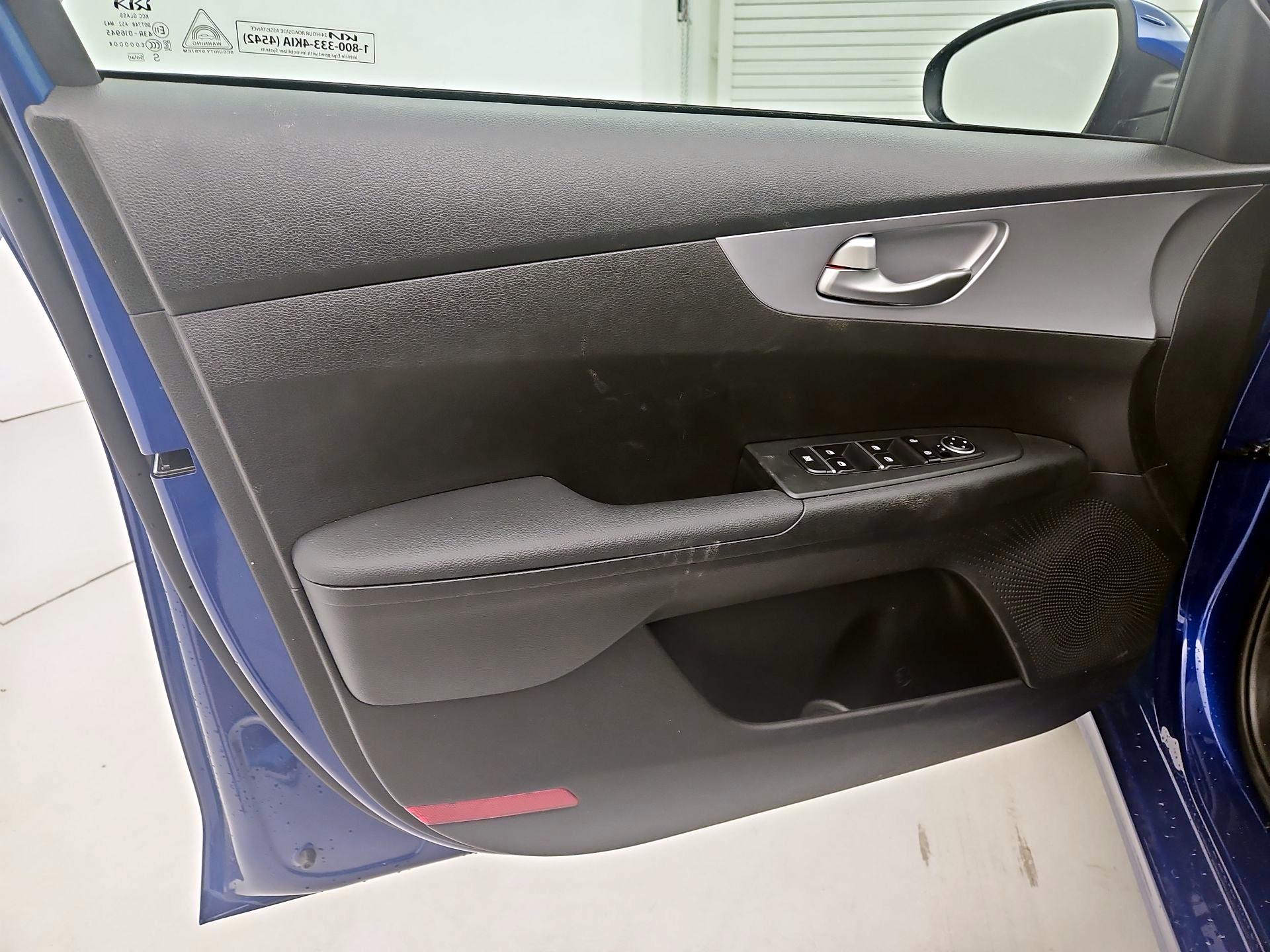 Thumbnail: 2023 Kia Forte - 12