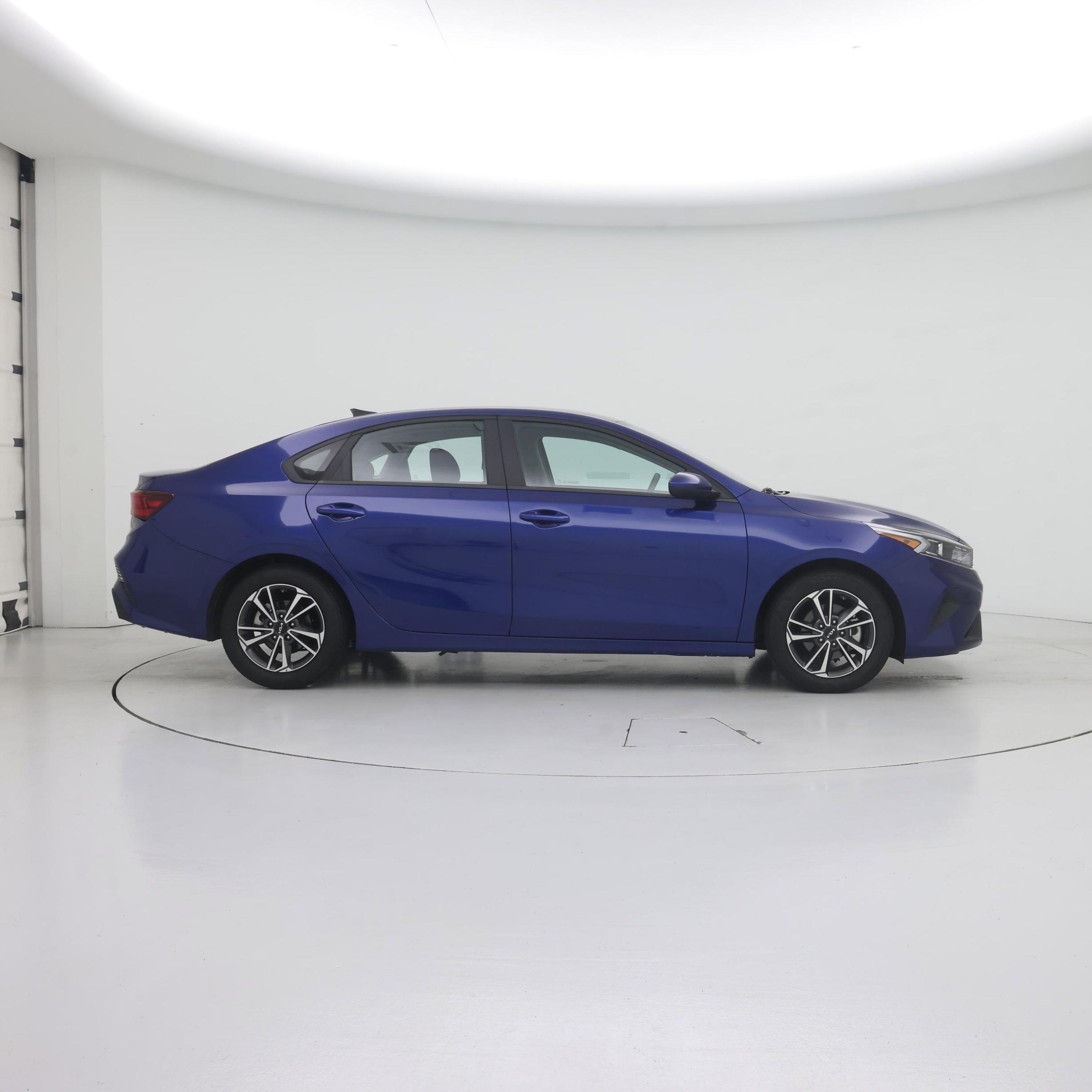 Thumbnail: 2023 Kia Forte - 7