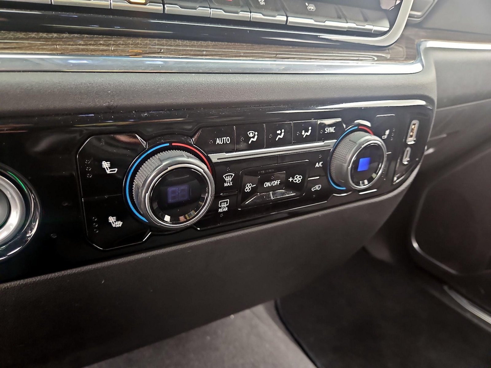 2023 Chevrolet Silverado 1500 LT - Photo 17