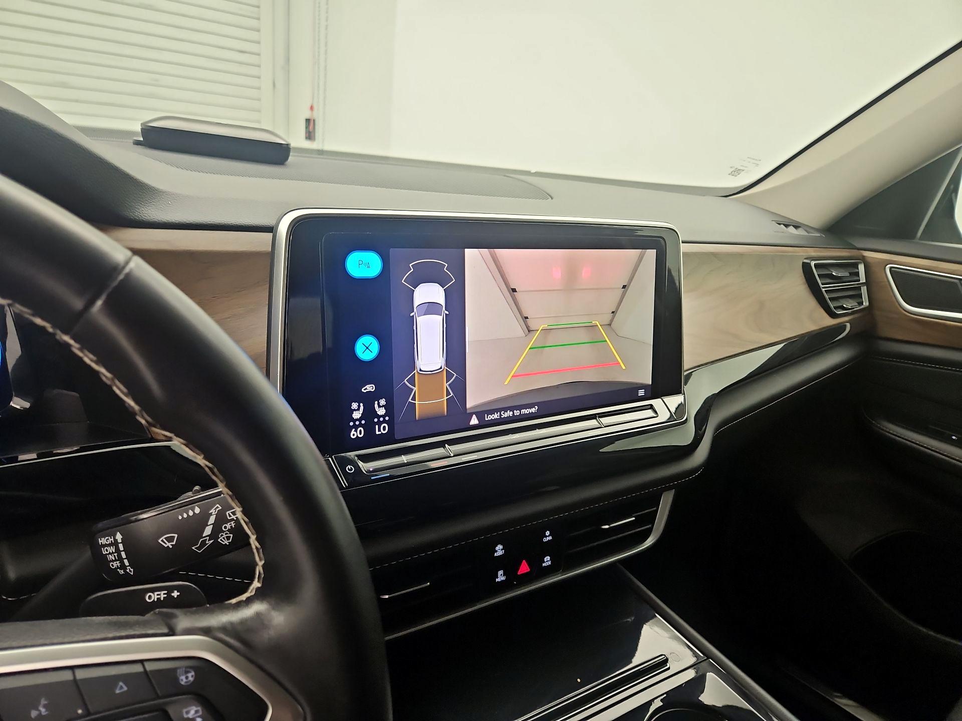 Thumbnail: 2024 Volkswagen Atlas - 14