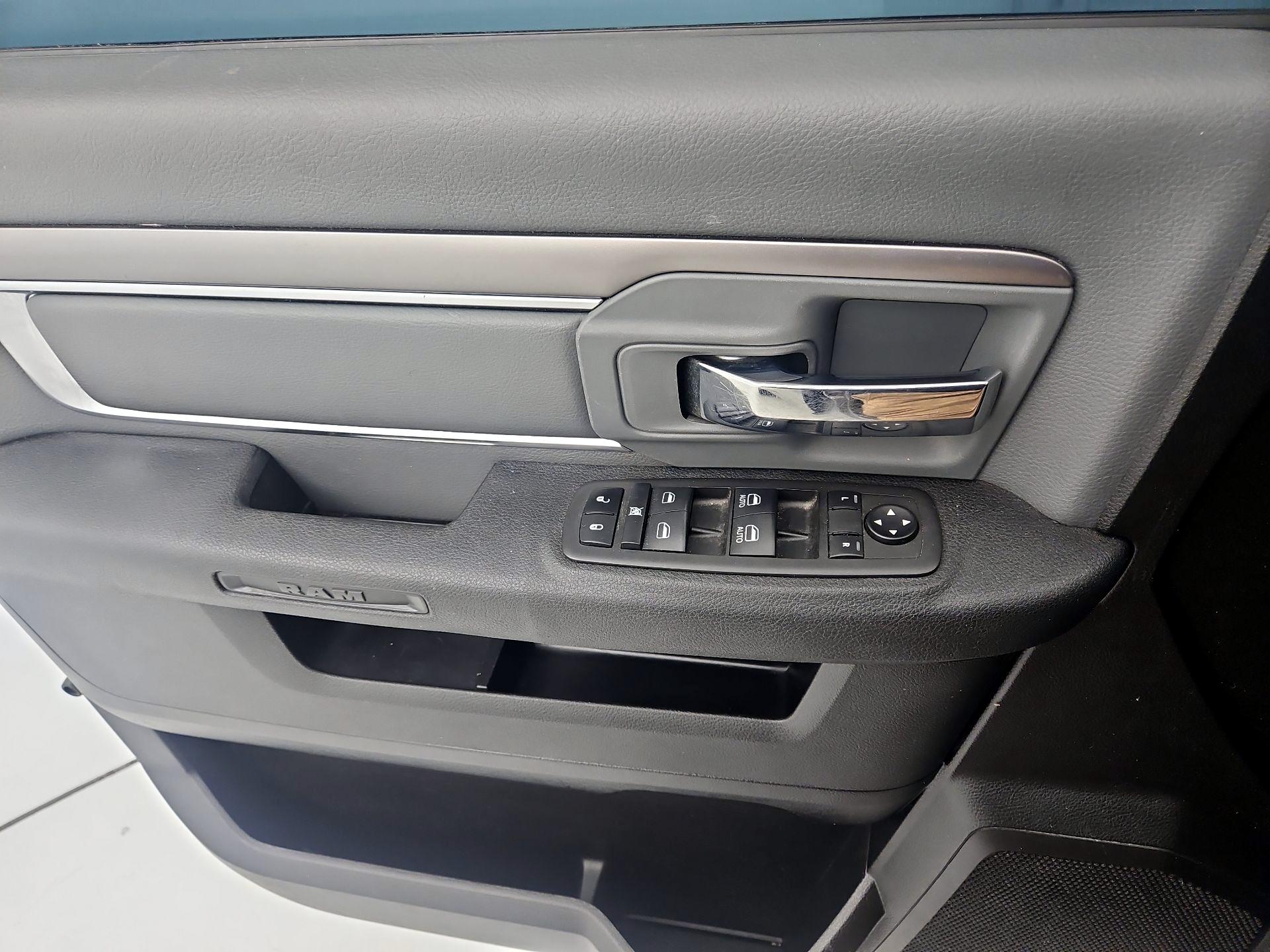 Thumbnail: 2023 RAM 1500 Classic - 12