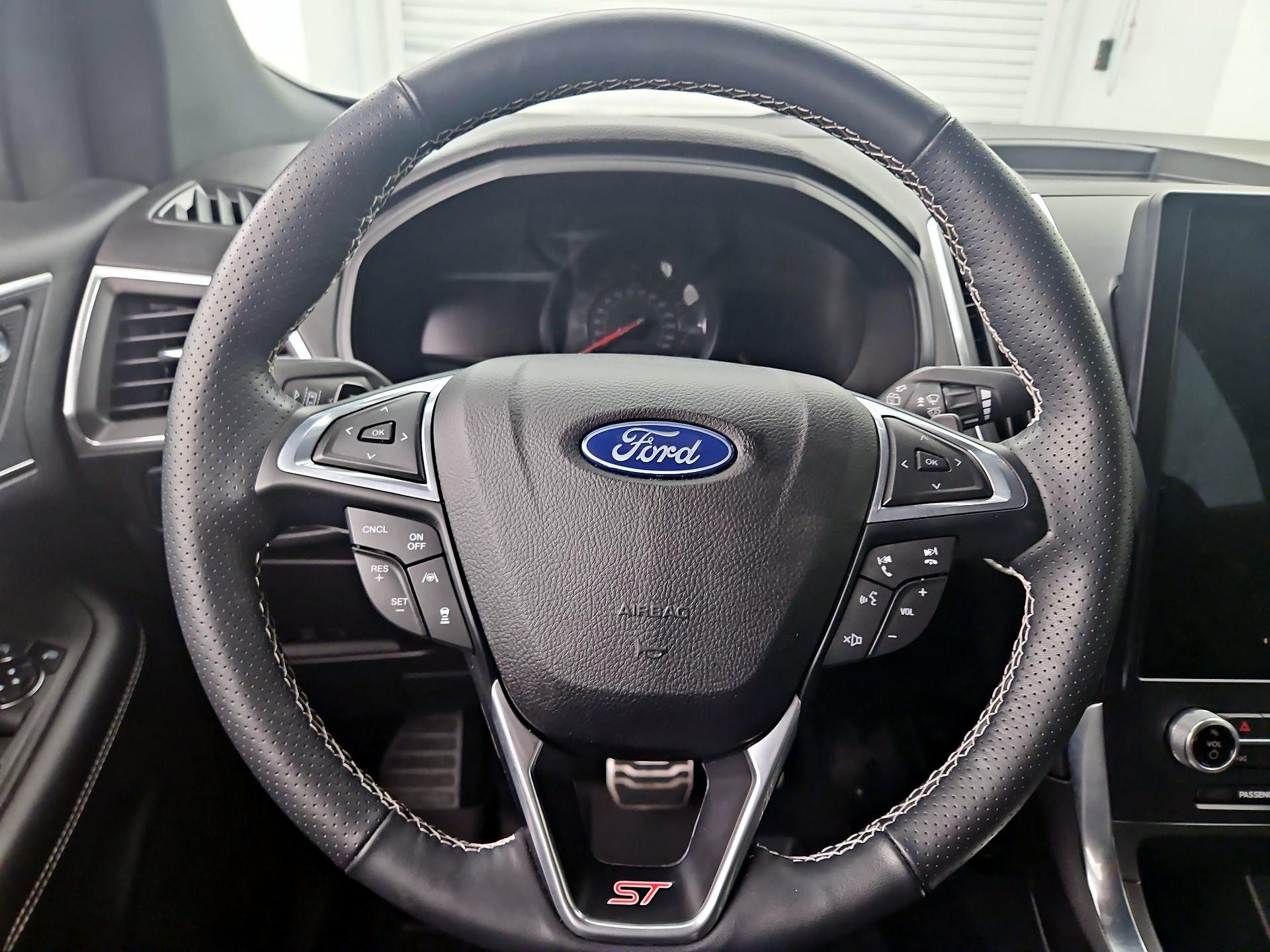 Thumbnail: 2023 Ford Edge - 10