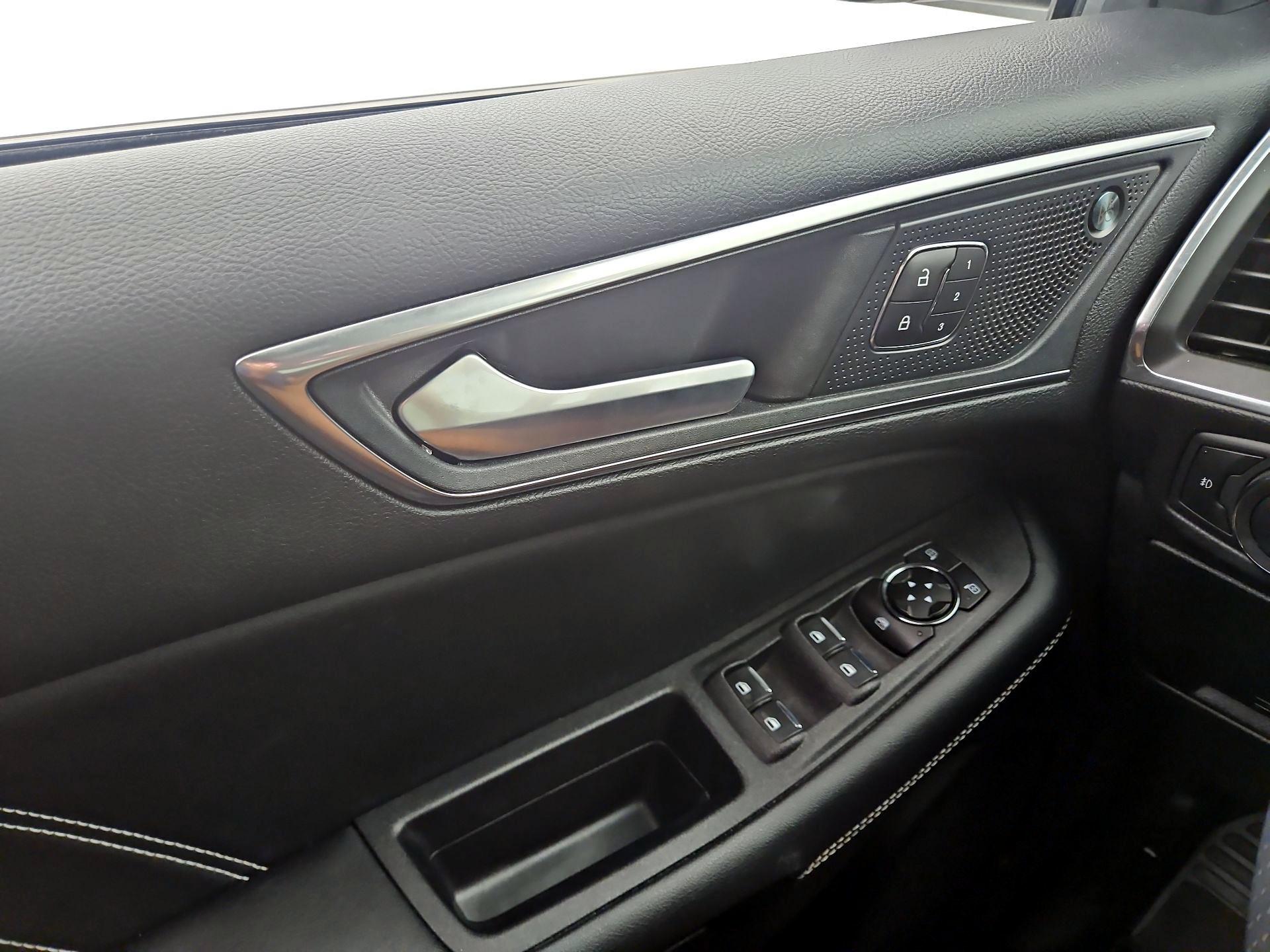 Thumbnail: 2023 Ford Edge - 12