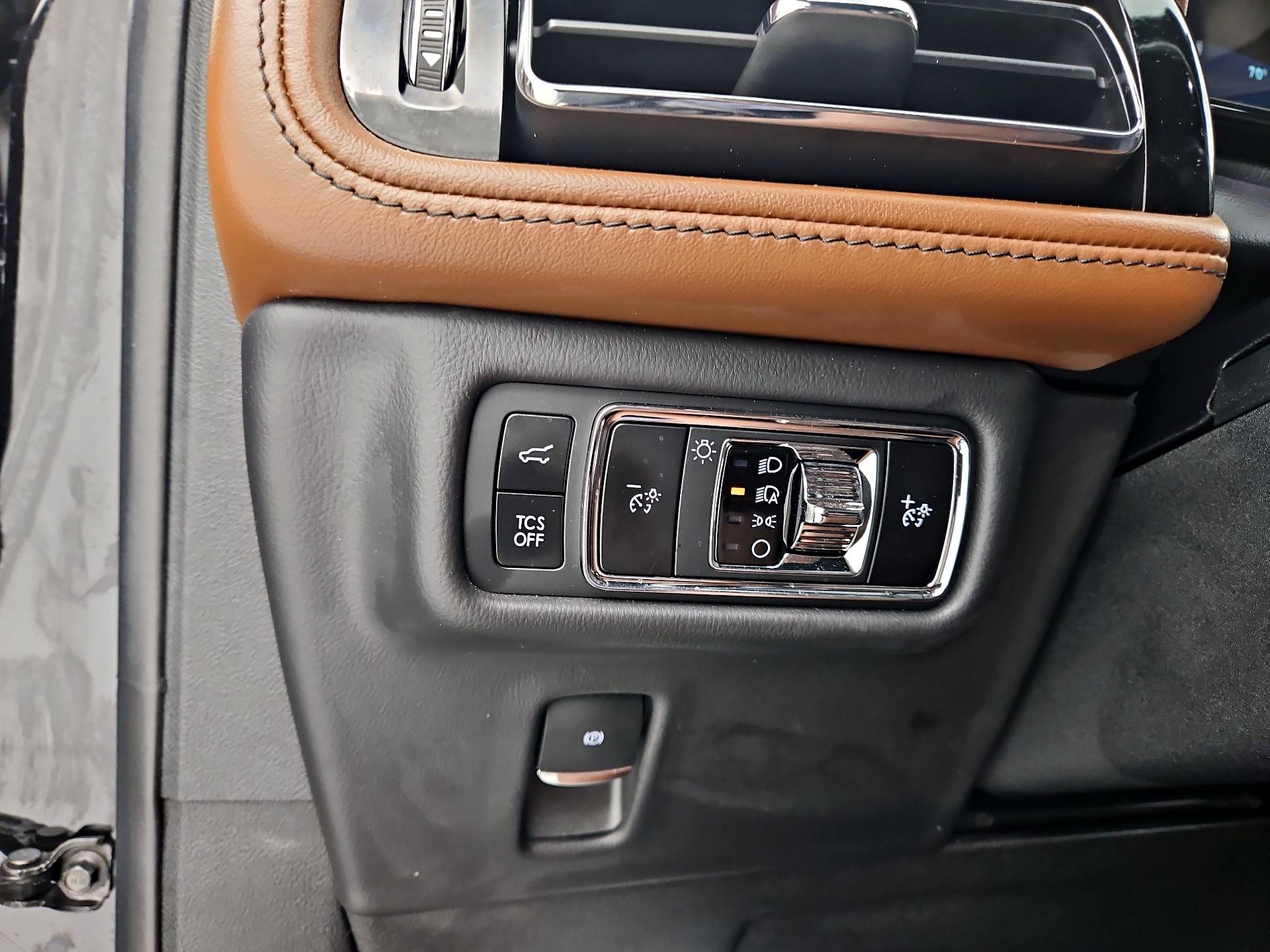 Thumbnail: 2023 Lincoln Nautilus - 13