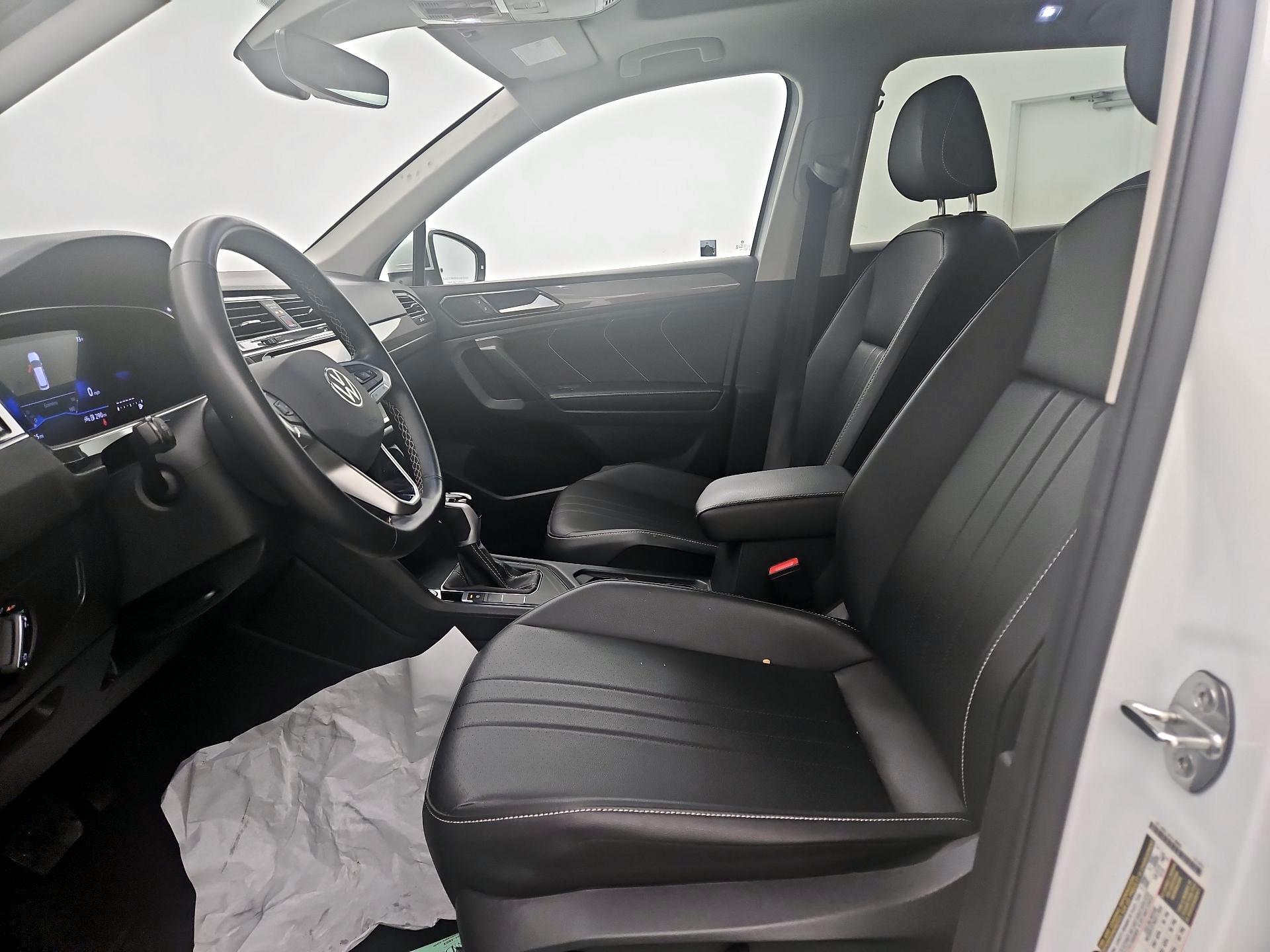 Thumbnail: 2024 Volkswagen Tiguan - 11