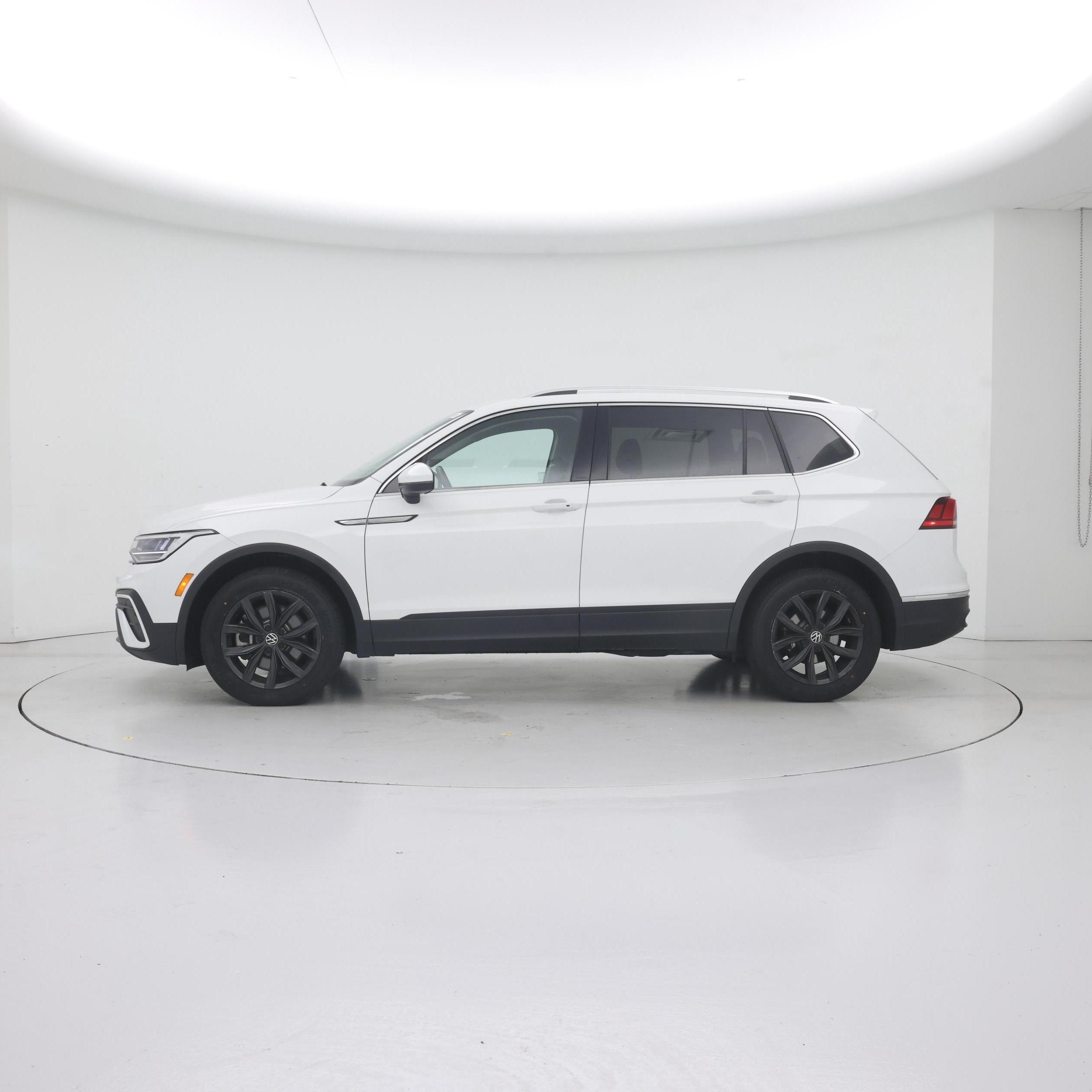 Thumbnail: 2024 Volkswagen Tiguan - 3