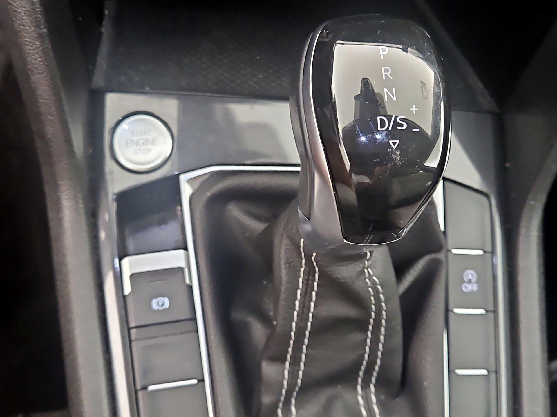 Thumbnail: 2024 Volkswagen Tiguan - 16