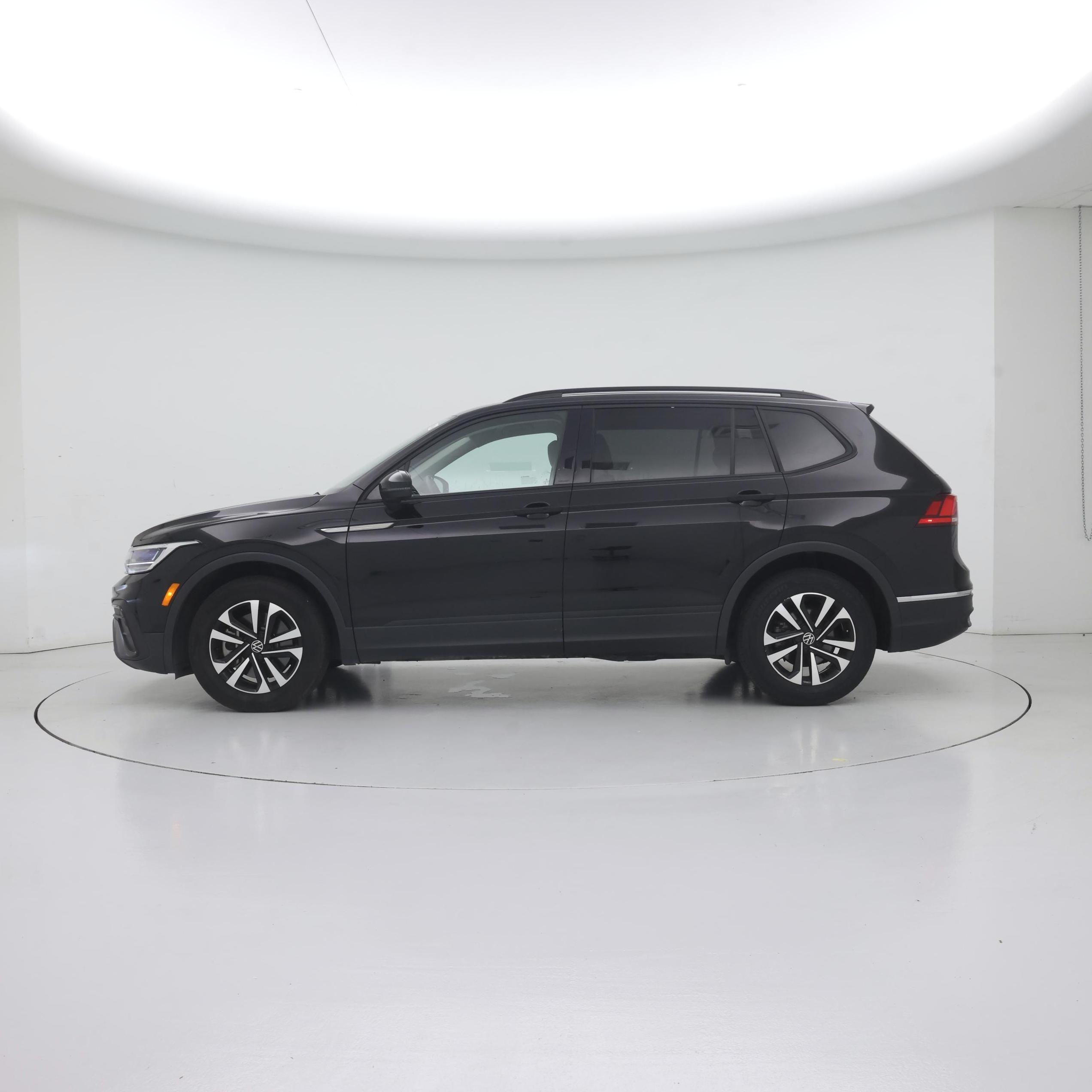 Thumbnail: 2024 Volkswagen Tiguan - 3