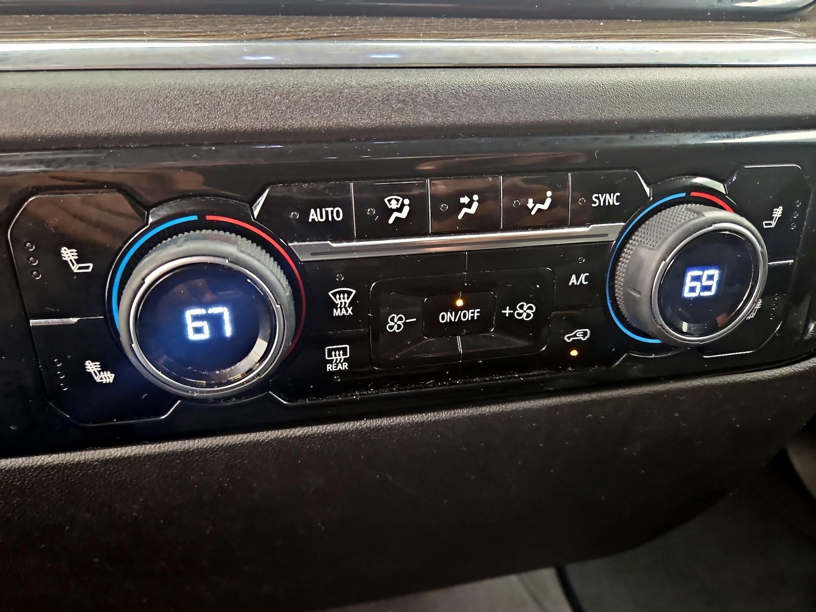 2023 Chevrolet Silverado 1500 LT - Photo 17