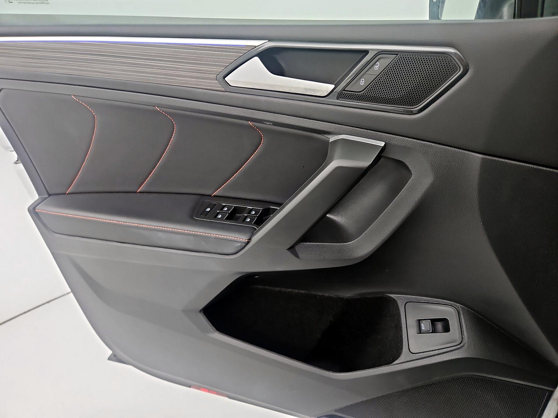 Thumbnail: 2024 Volkswagen Tiguan - 12