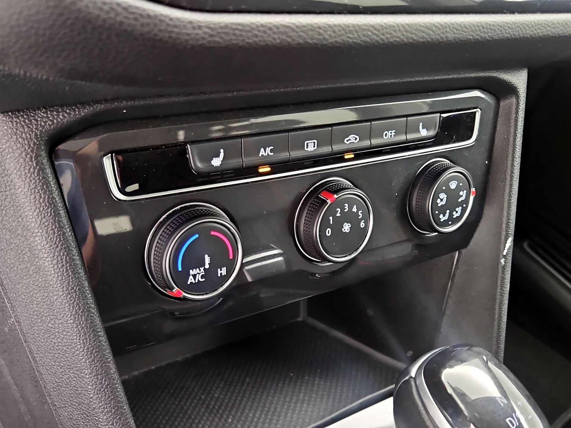 Thumbnail: 2024 Volkswagen Tiguan - 16