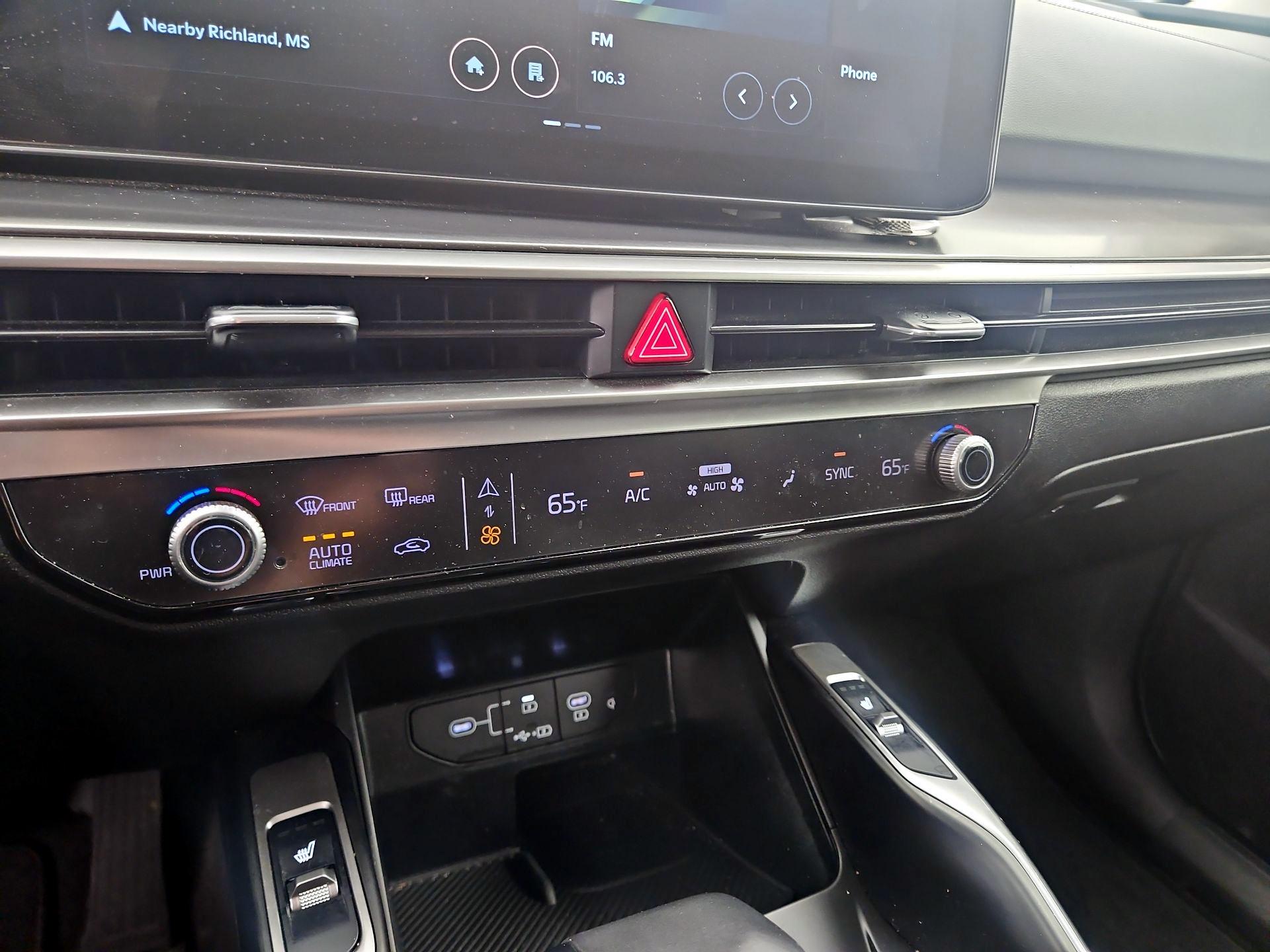 Thumbnail: 2024 Kia Sorento - 17