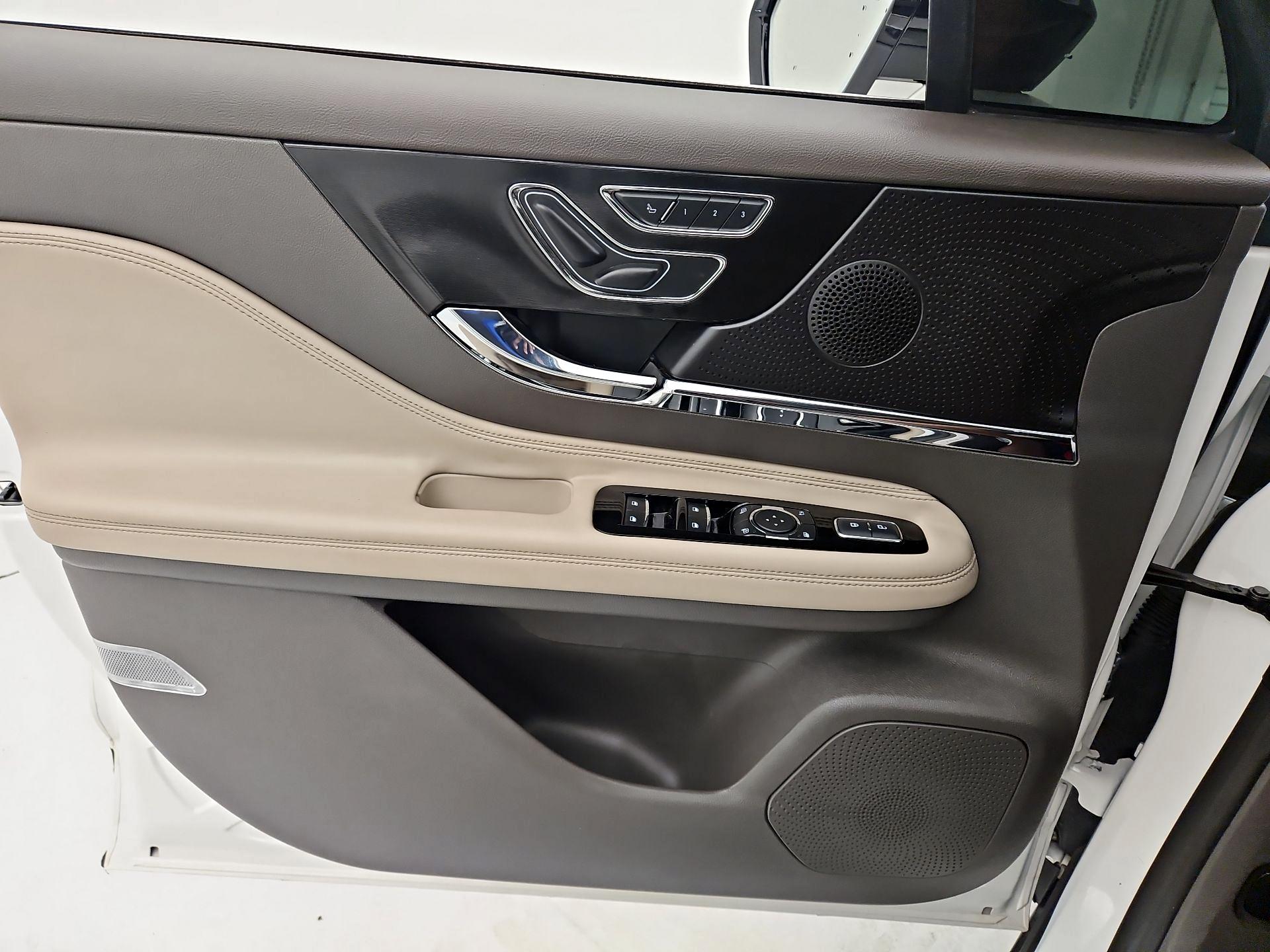 Thumbnail: 2024 Lincoln Corsair - 12