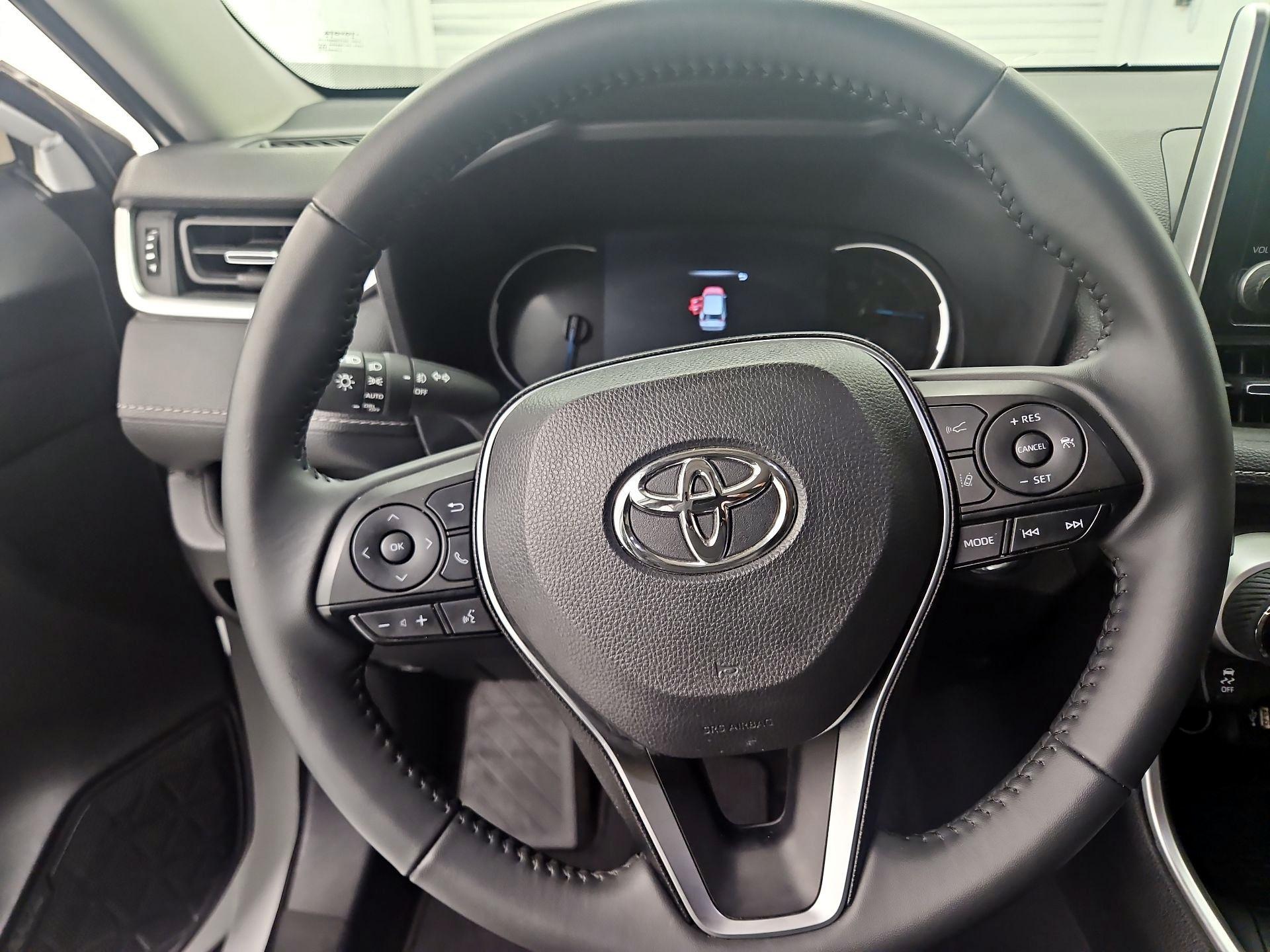 Thumbnail: 2025 Toyota RAV4 - 10