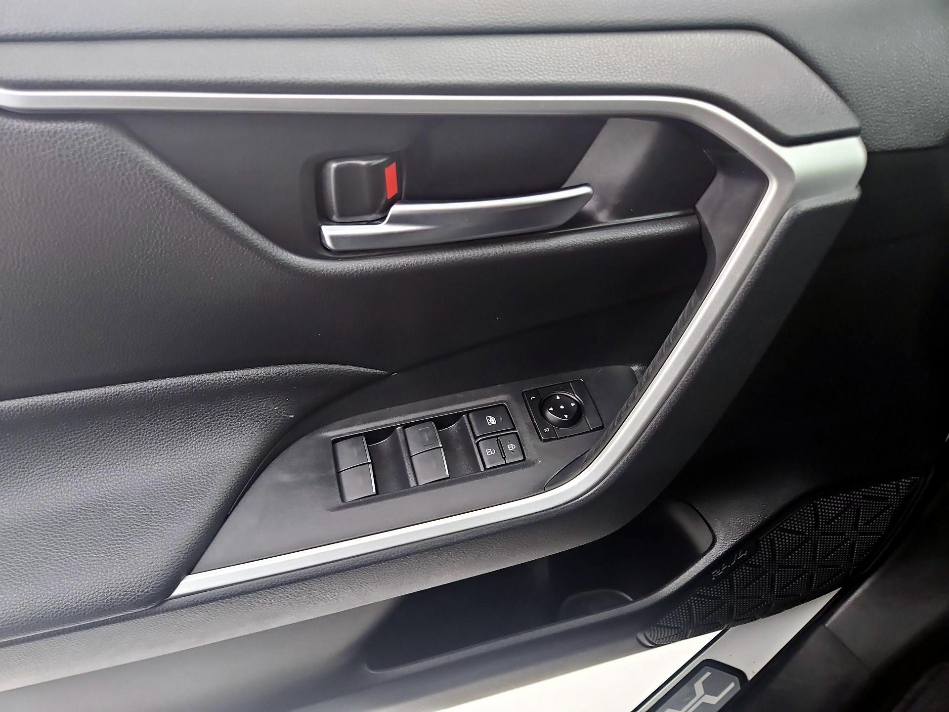 Thumbnail: 2025 Toyota RAV4 - 12