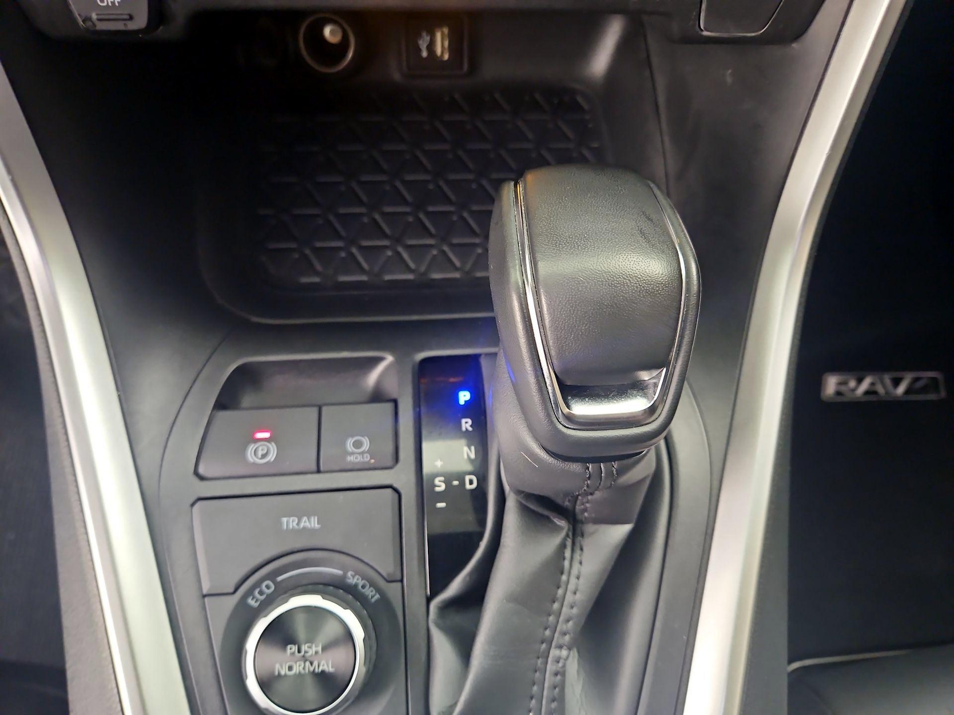 Thumbnail: 2025 Toyota RAV4 - 18