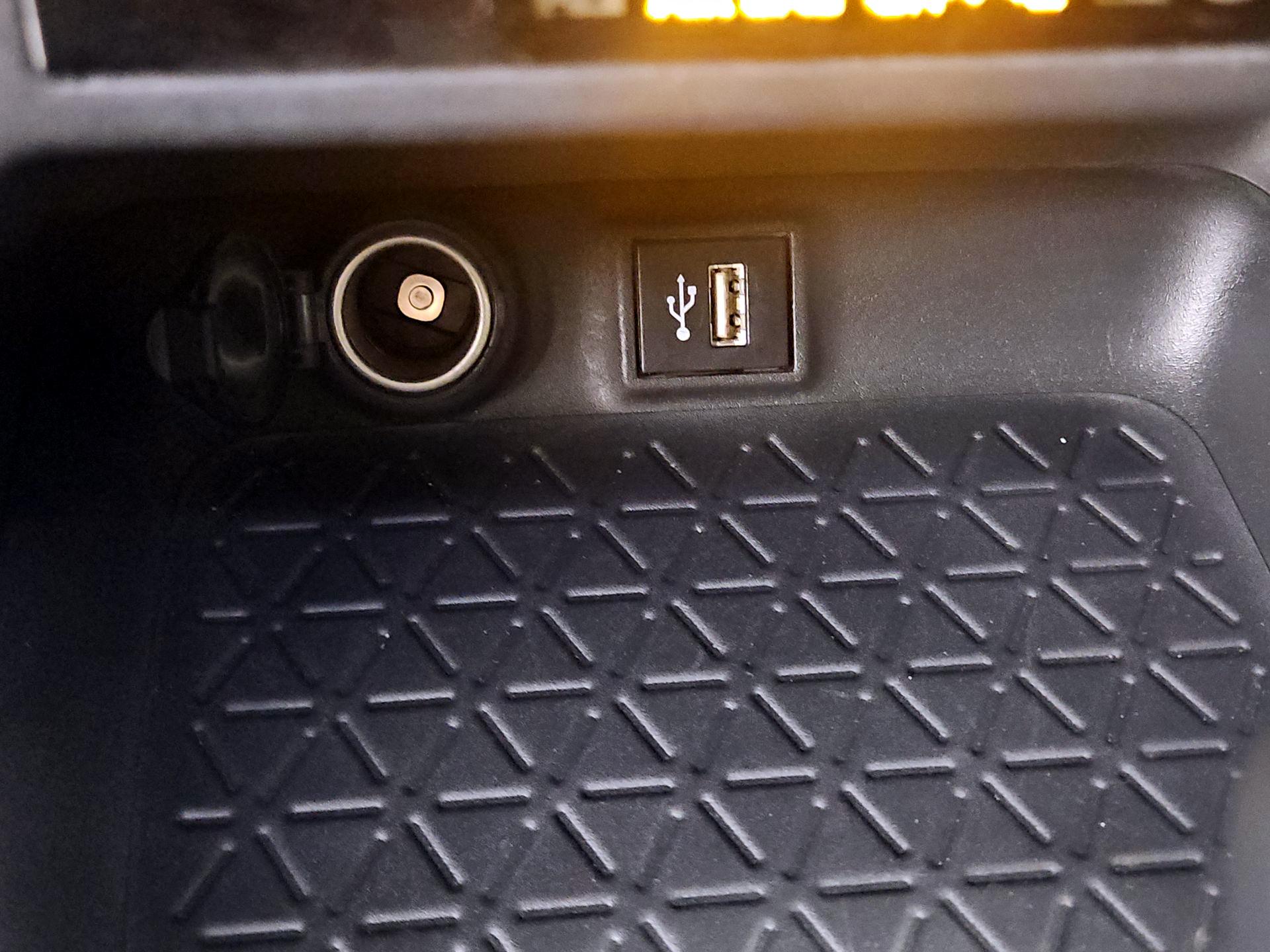 Thumbnail: 2025 Toyota RAV4 - 19