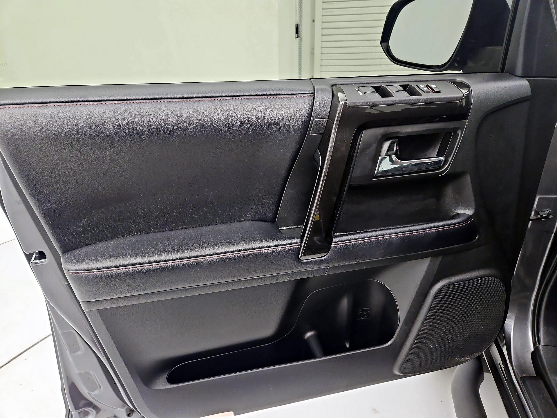 Thumbnail: 2020 Toyota 4Runner - 12