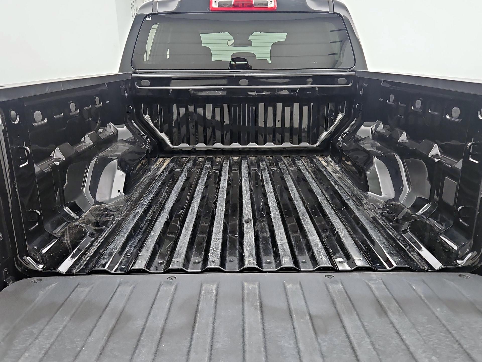 Thumbnail: 2023 Chevrolet Colorado - 20