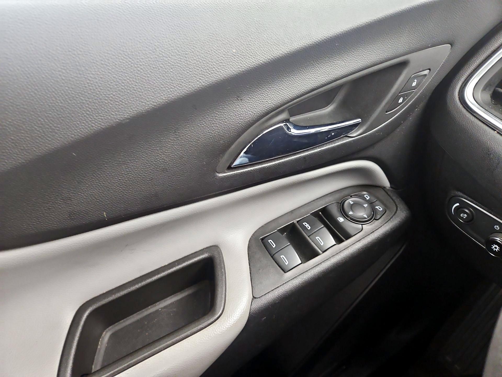 Thumbnail: 2023 Chevrolet Equinox - 10