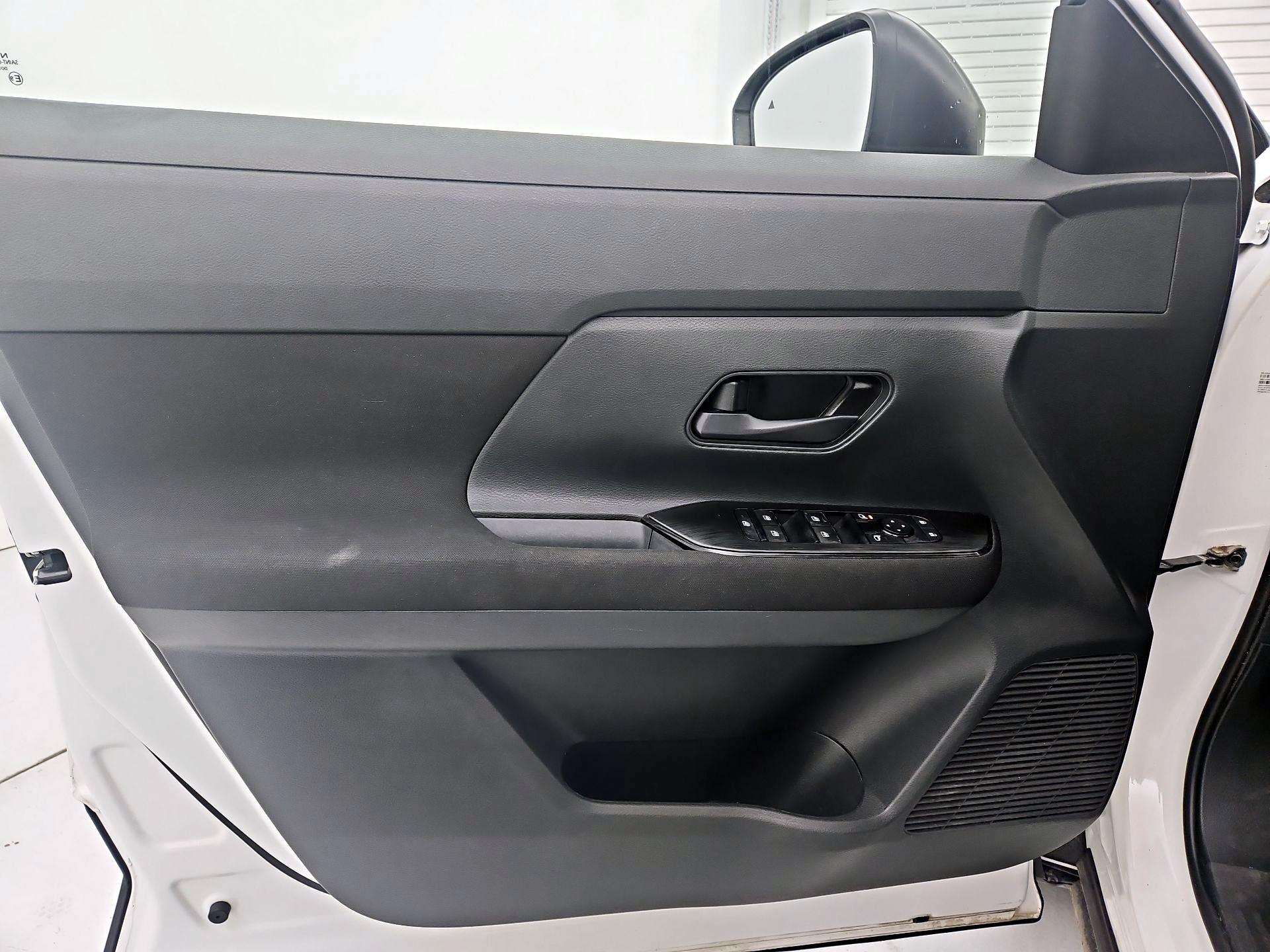 Thumbnail: 2025 Nissan Kicks - 12