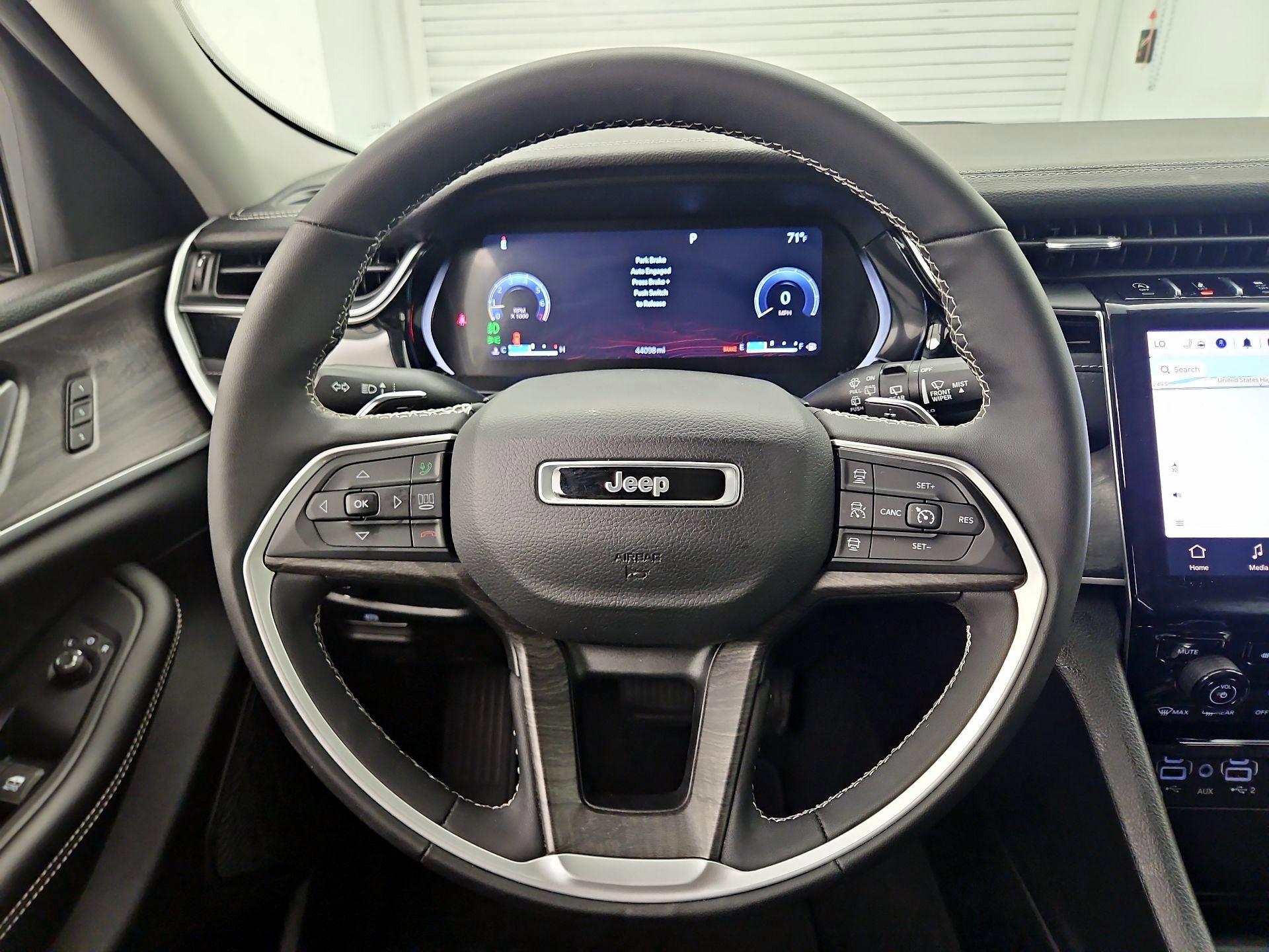 Thumbnail: 2023 Jeep Grand Cherokee - 10