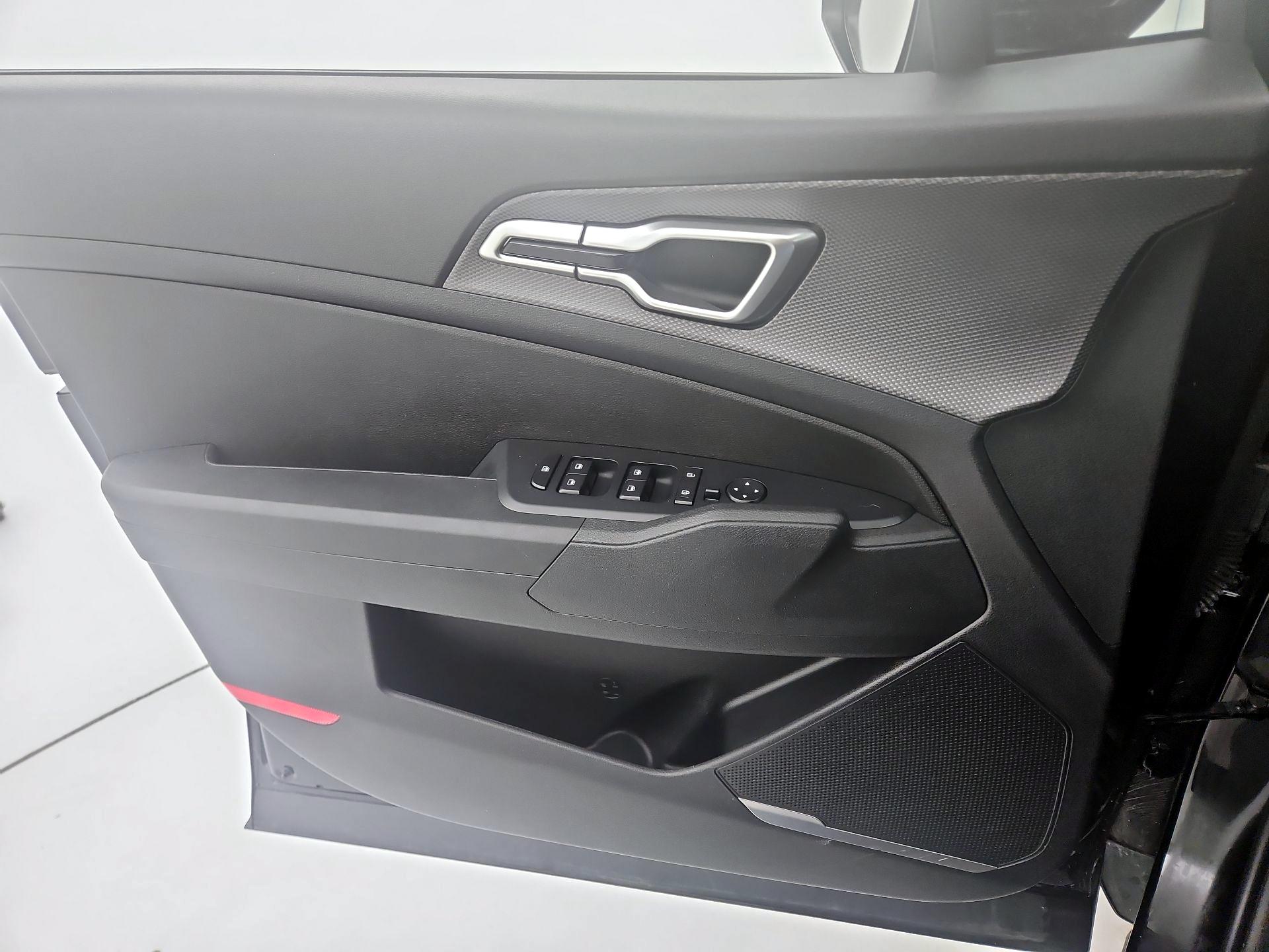 Thumbnail: 2025 Kia Sportage - 12