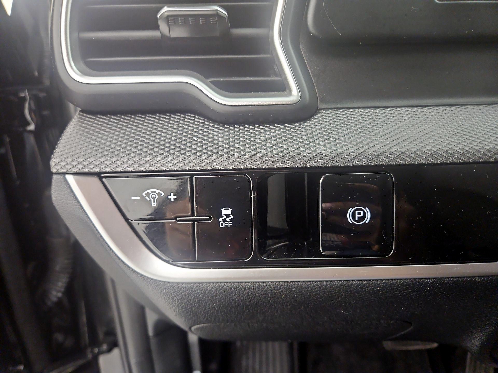 Thumbnail: 2025 Kia Sportage - 13