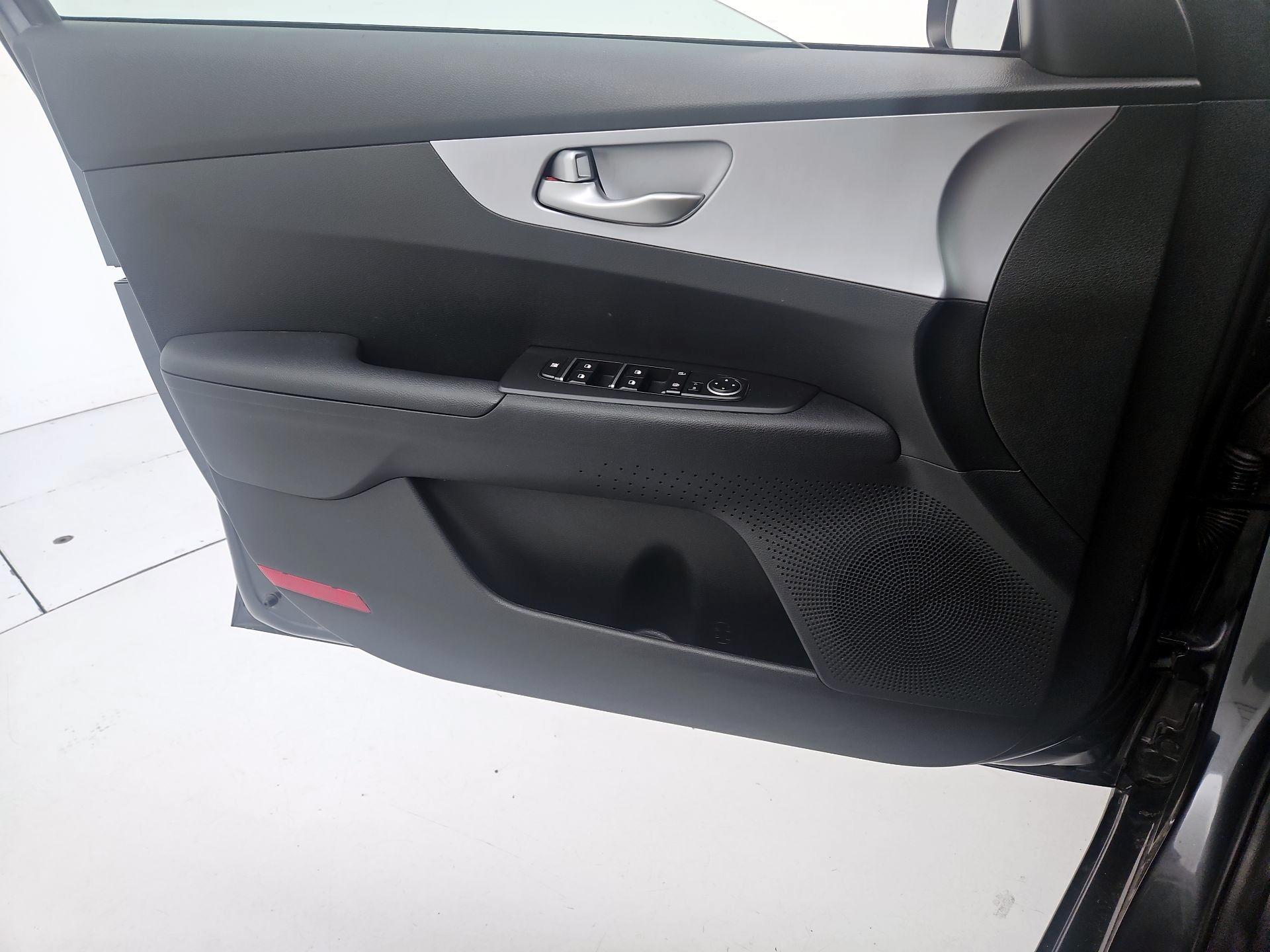 Thumbnail: 2024 Kia Forte - 12