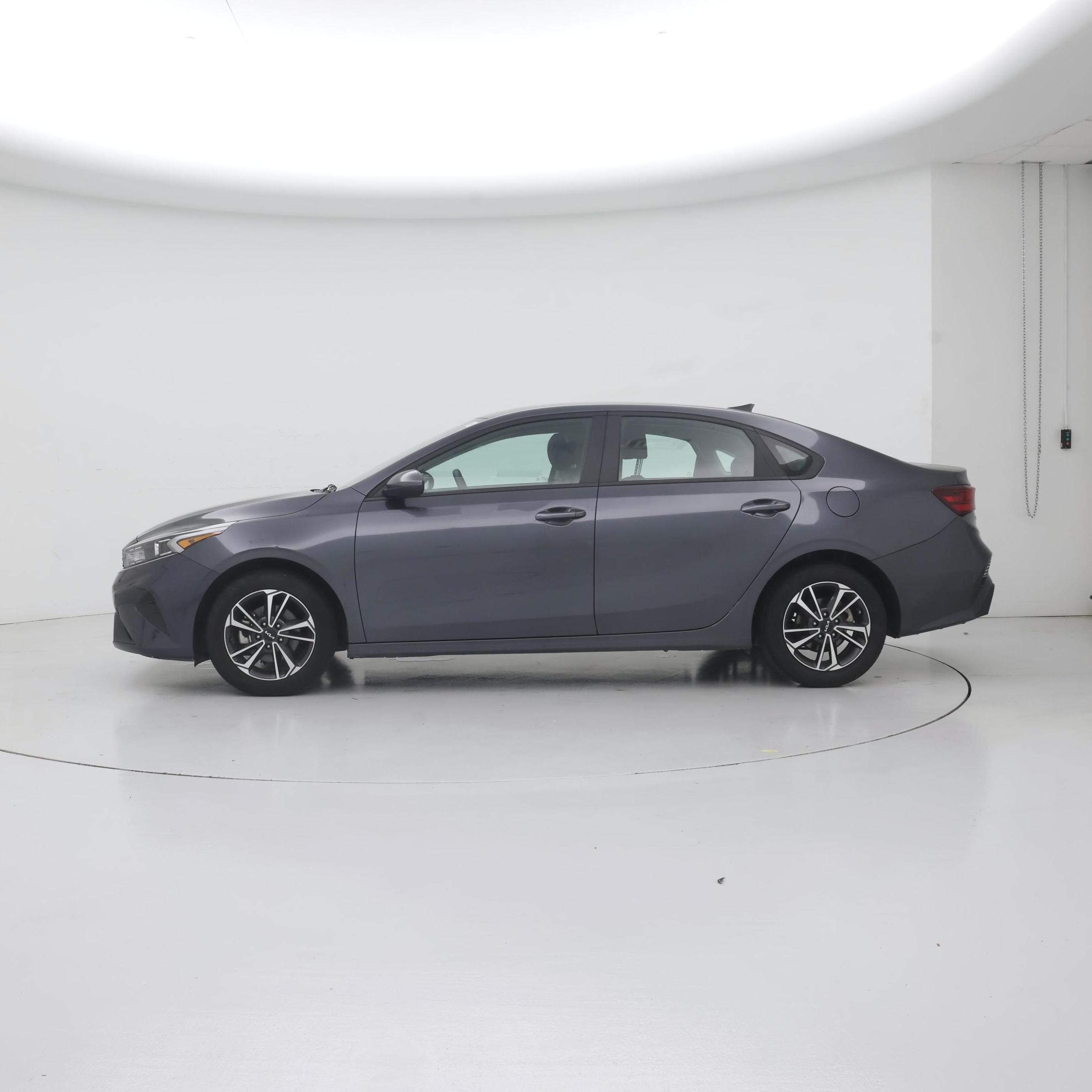 Thumbnail: 2024 Kia Forte - 3