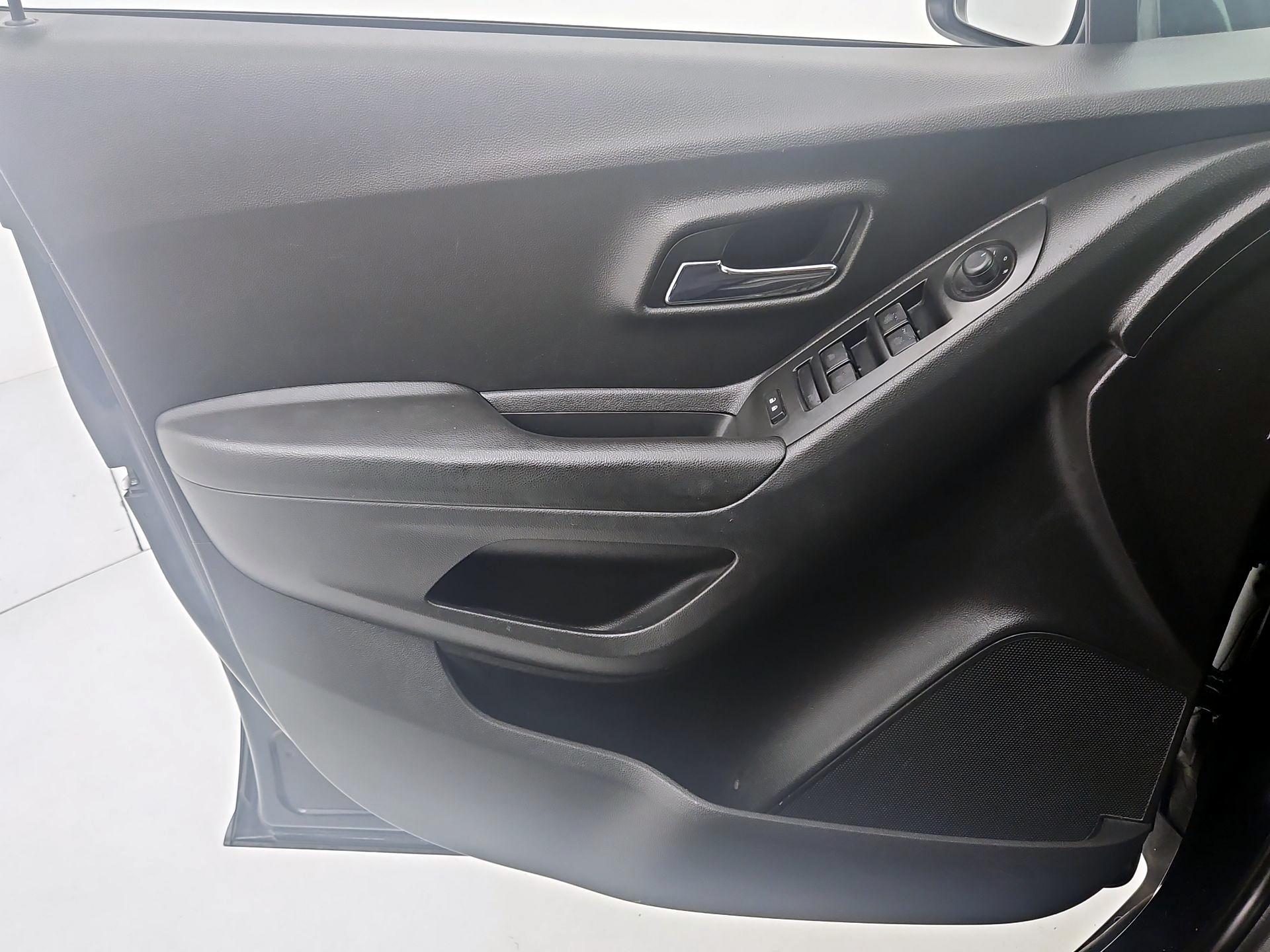 Thumbnail: 2021 Chevrolet Trax - 12