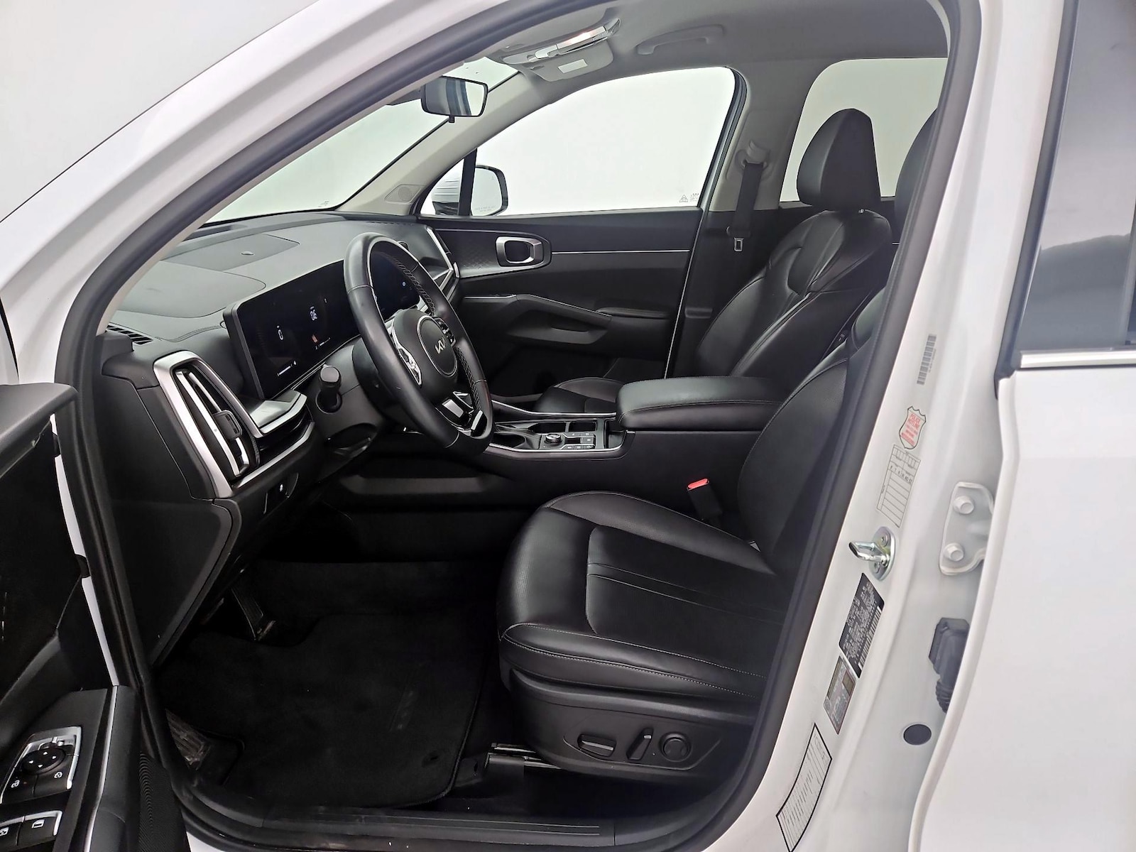2024 Kia Sorento S - Photo 12