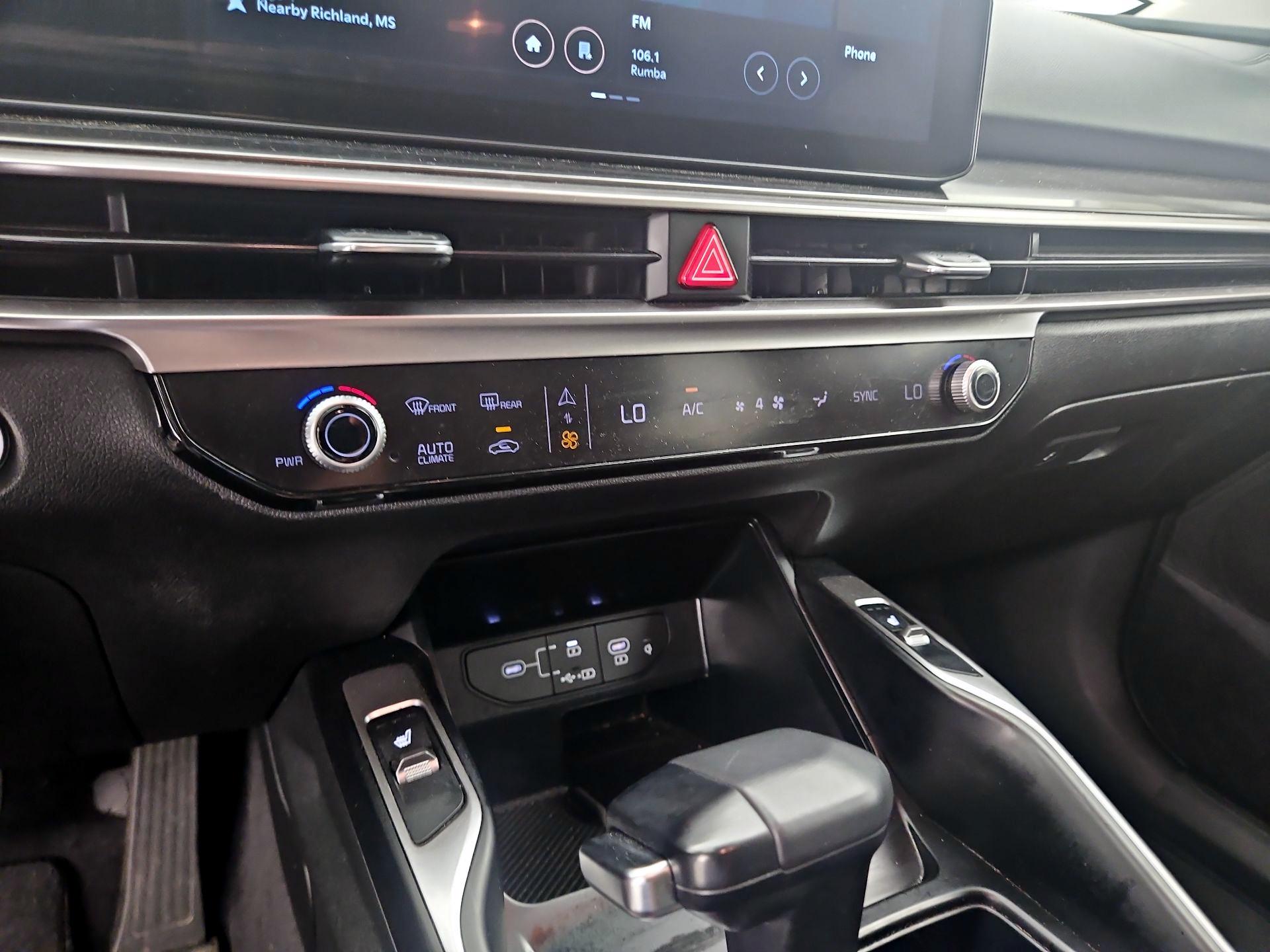 Thumbnail: 2024 Kia Sorento - 17