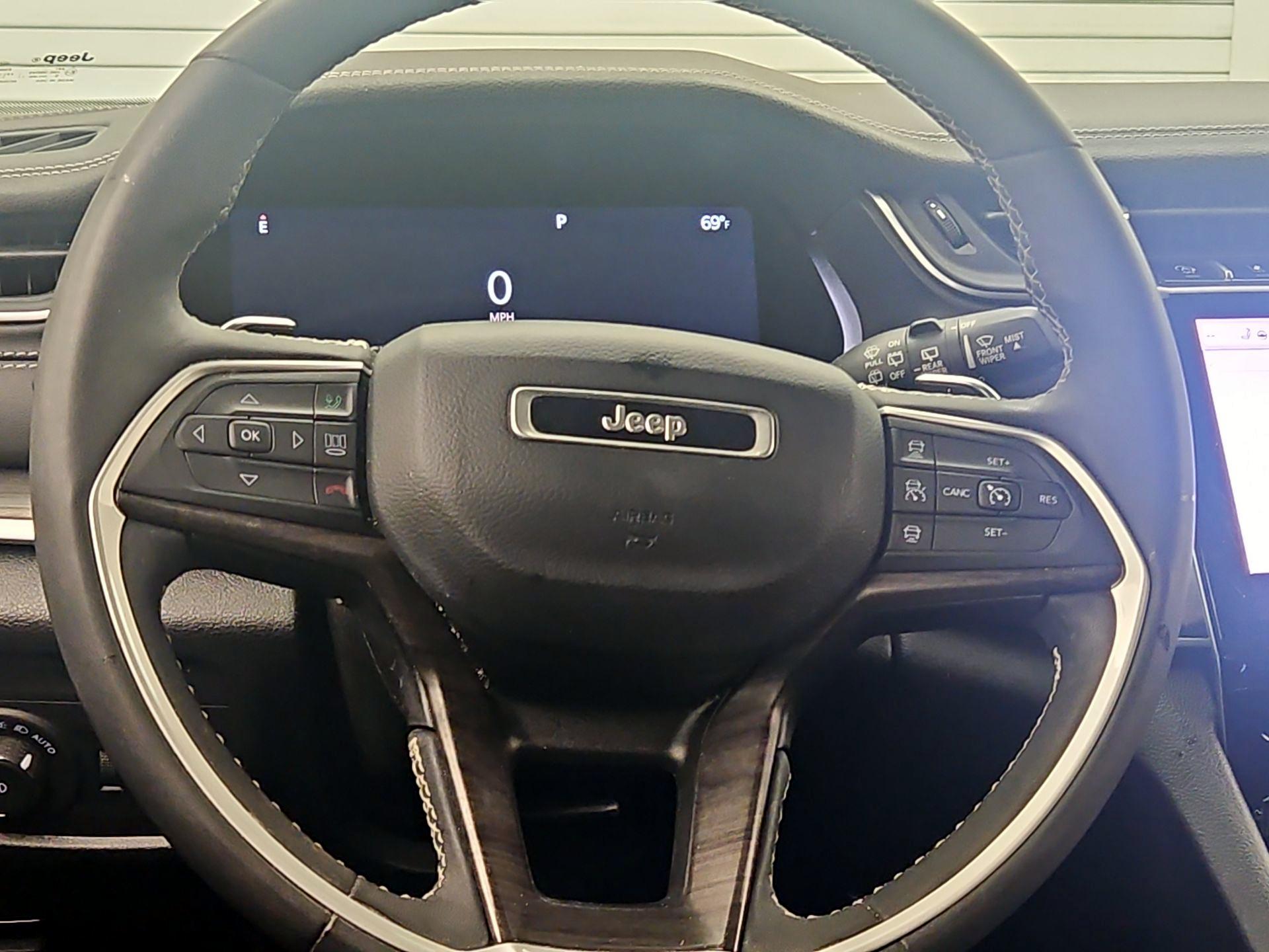 Thumbnail: 2023 Jeep Grand Cherokee - 10