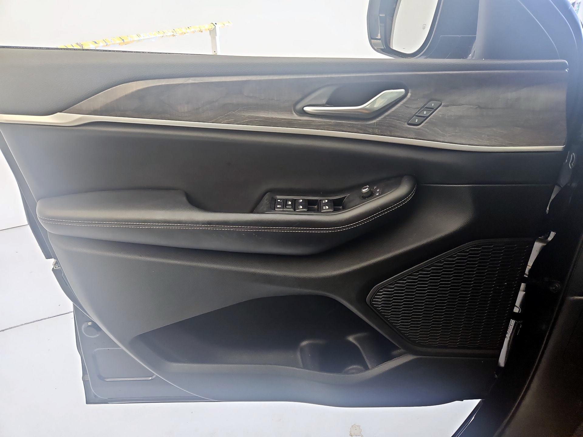 Thumbnail: 2023 Jeep Grand Cherokee - 12