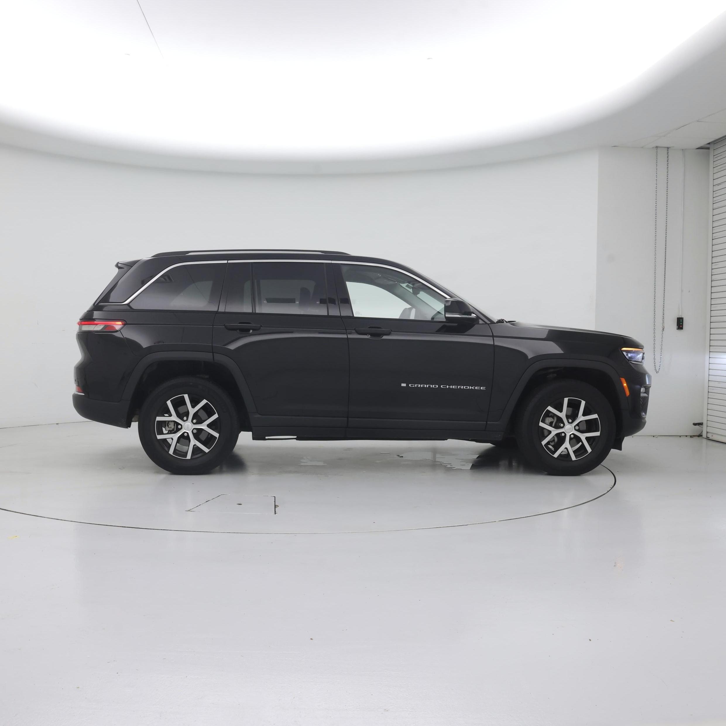 Thumbnail: 2023 Jeep Grand Cherokee - 7