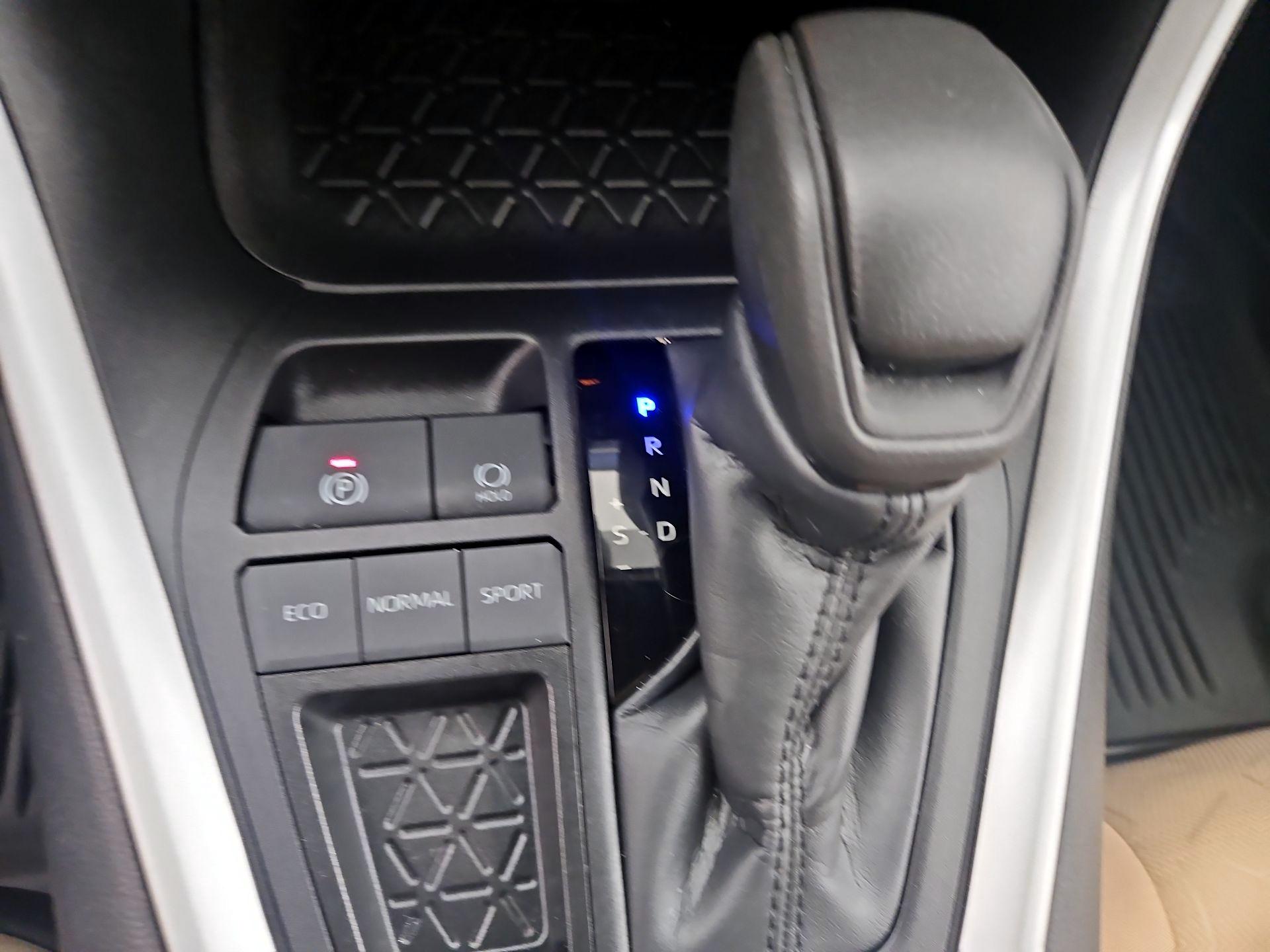 Thumbnail: 2024 Toyota RAV4 - 17