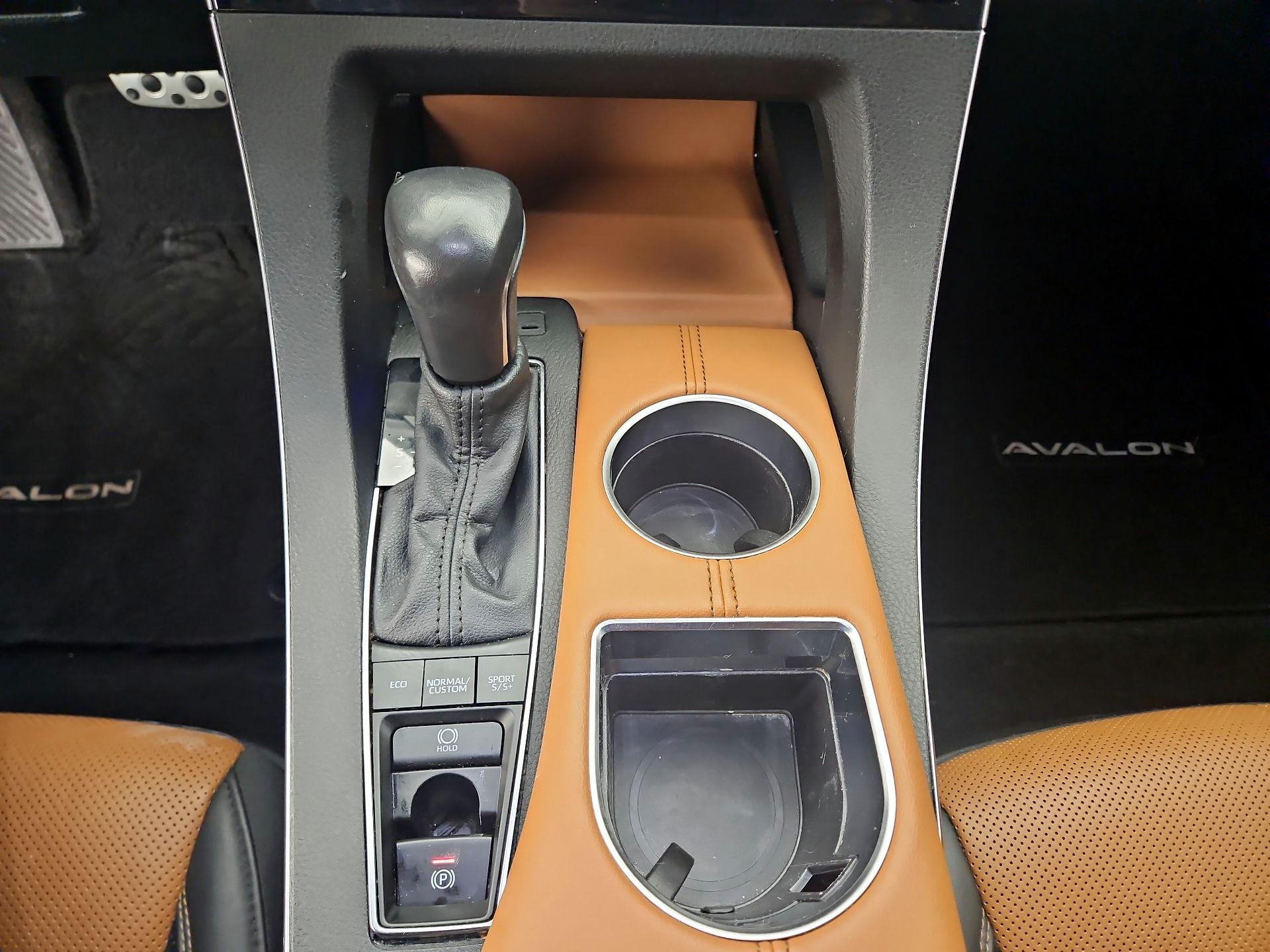 Thumbnail: 2021 Toyota Avalon - 18