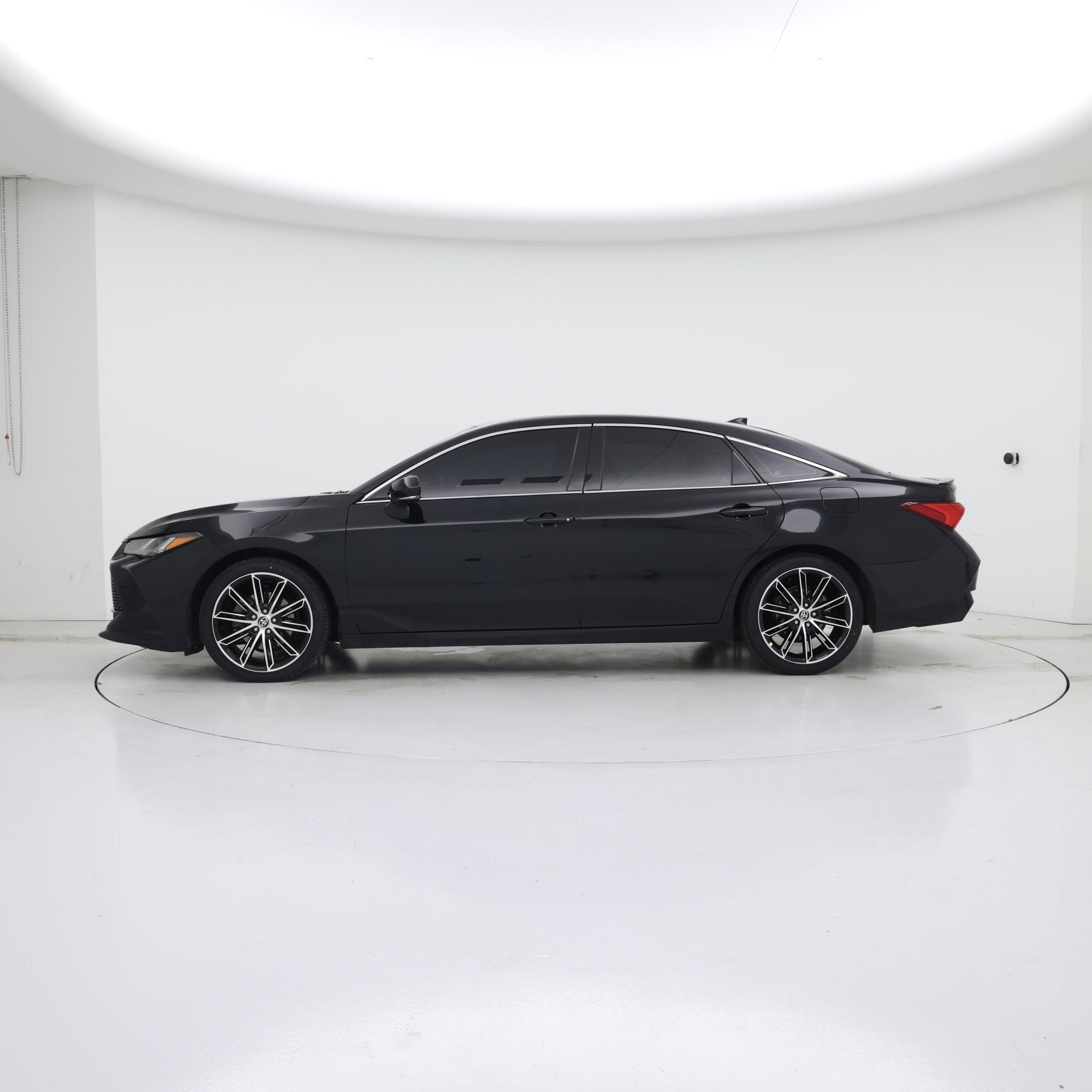 Thumbnail: 2021 Toyota Avalon - 3