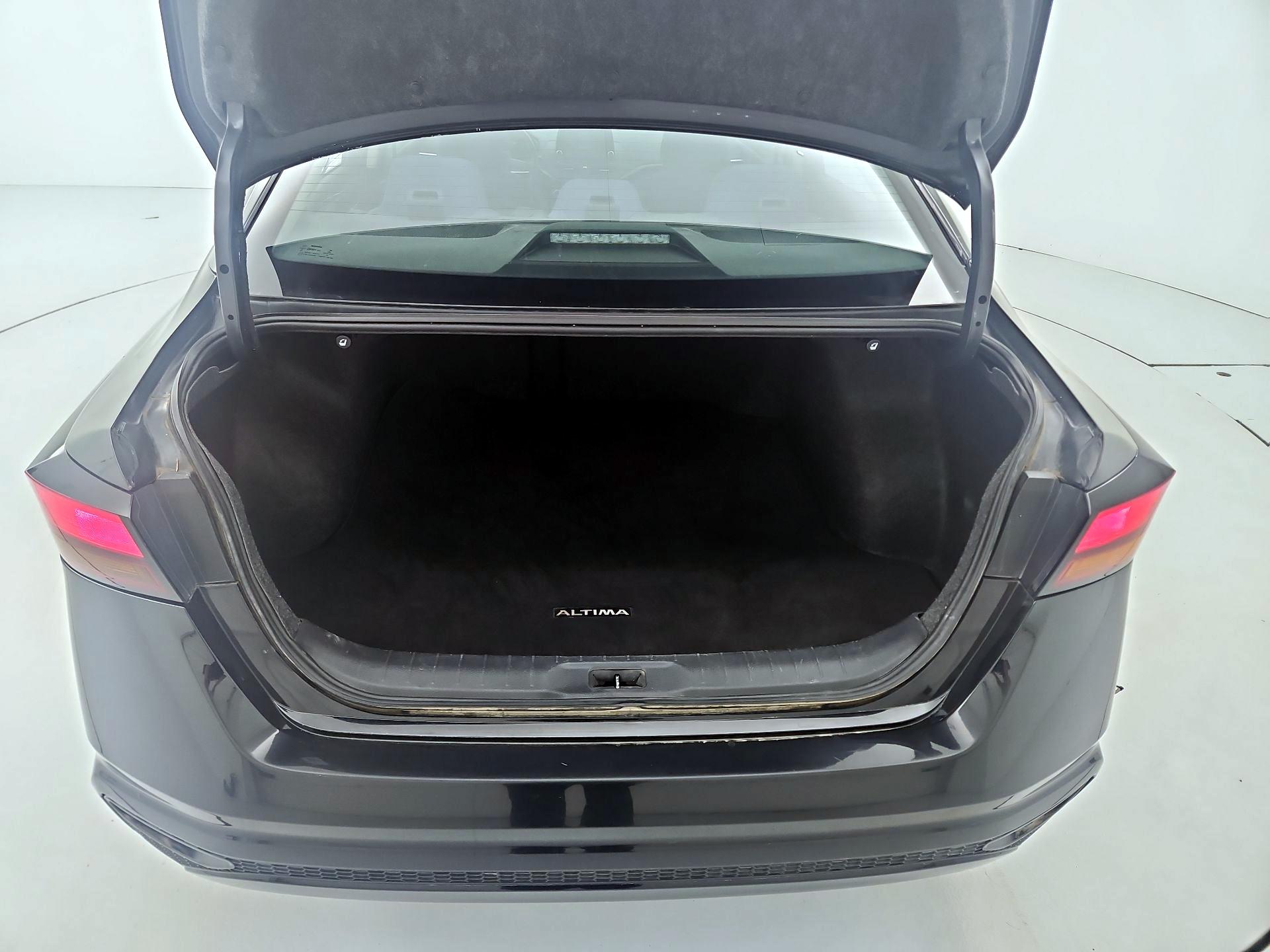 Thumbnail: 2020 Nissan Altima - 20