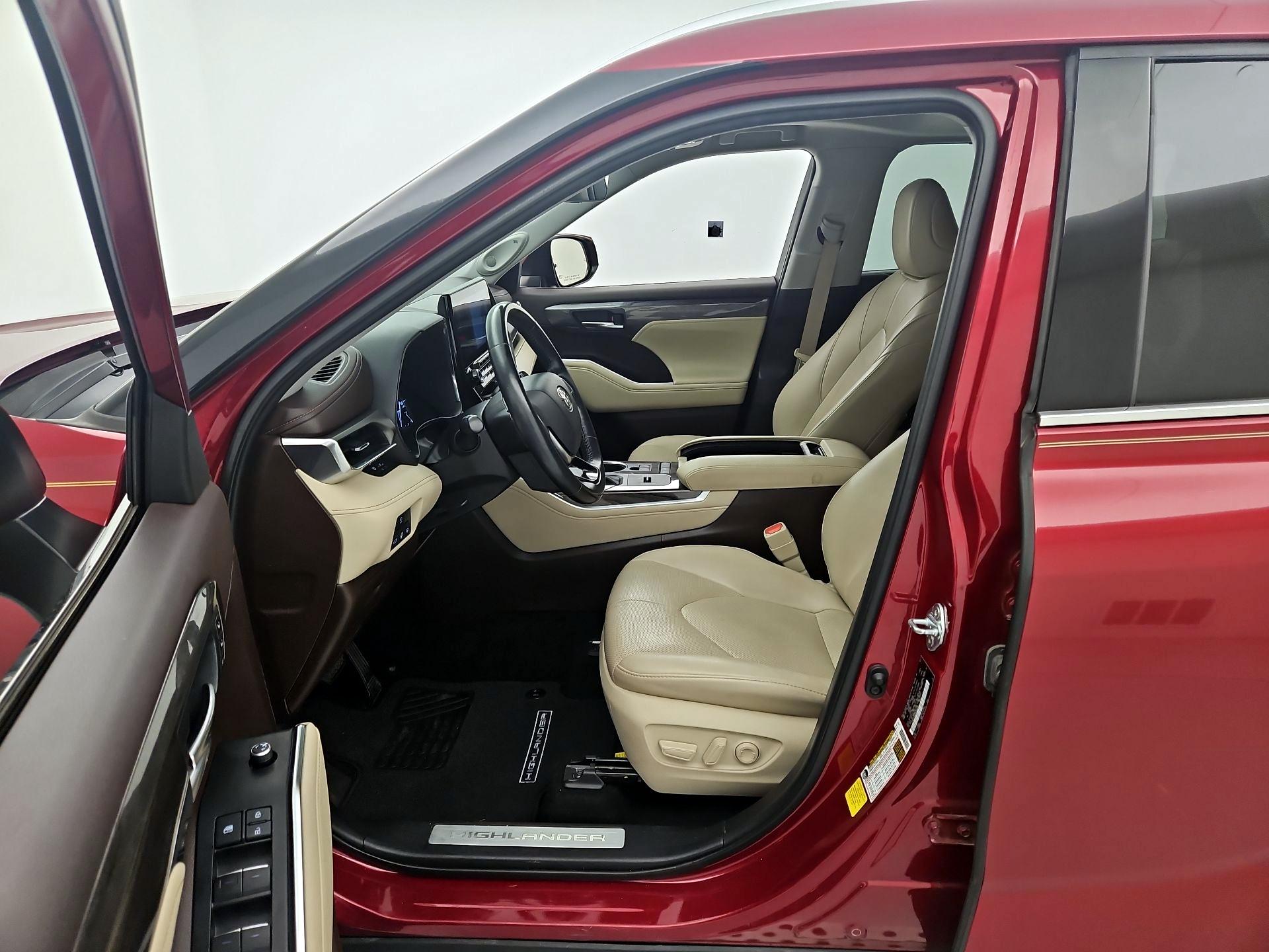 Thumbnail: 2021 Toyota Highlander - 11