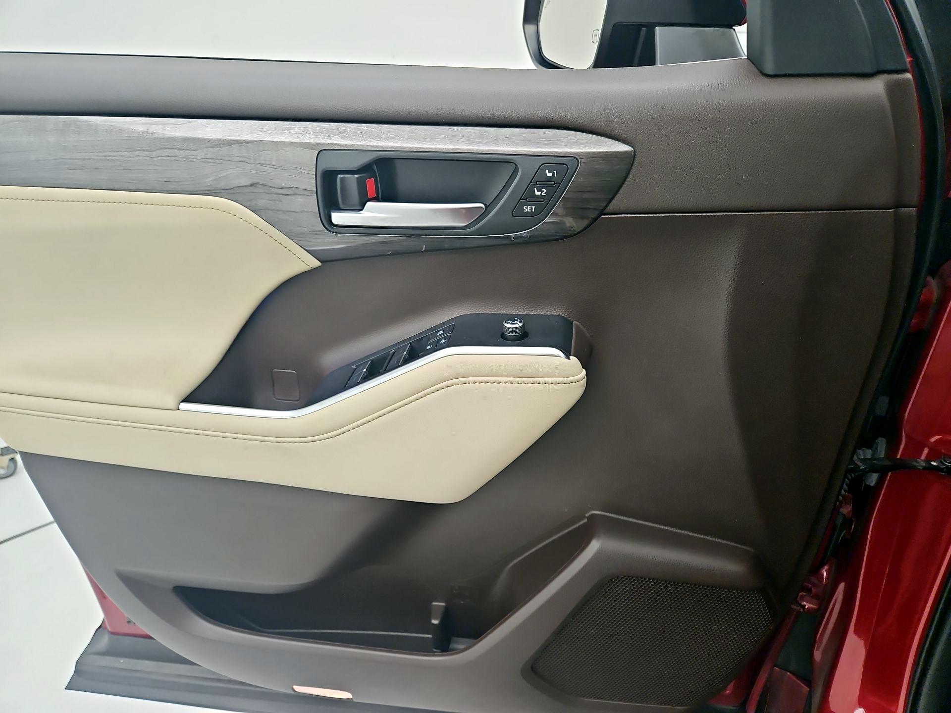 Thumbnail: 2021 Toyota Highlander - 12