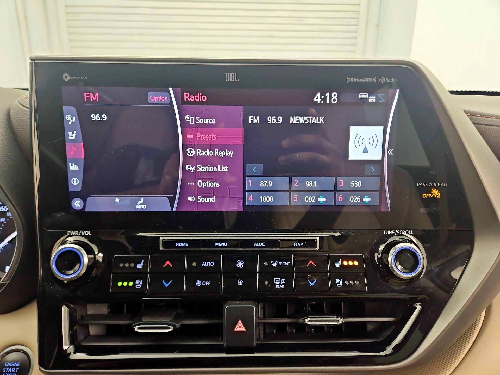 Thumbnail: 2021 Toyota Highlander - 16