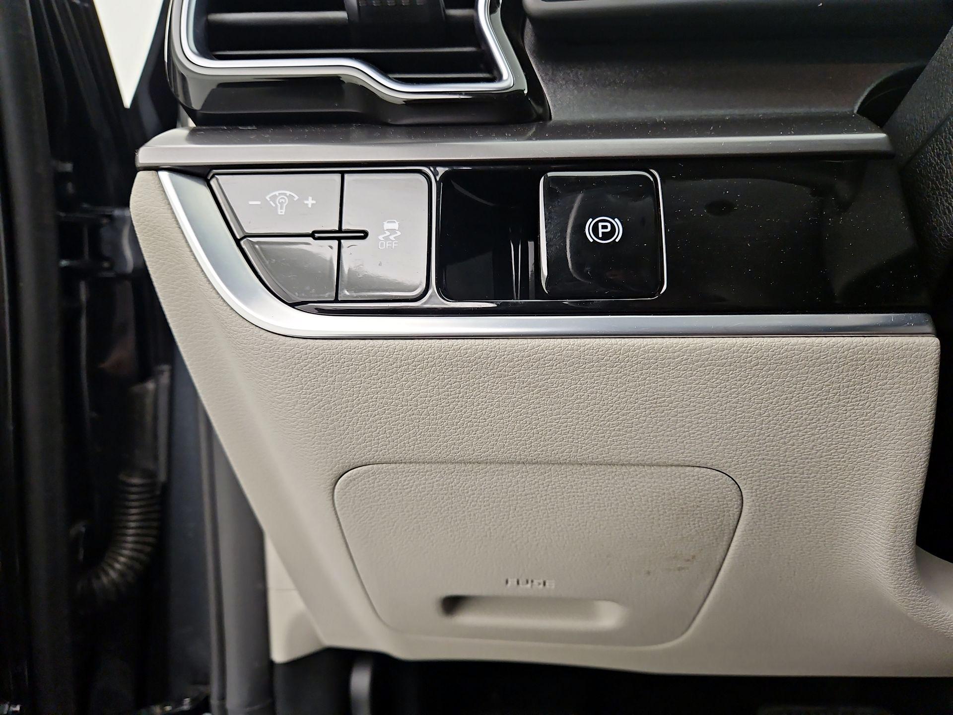 Thumbnail: 2023 Kia Sportage - 13