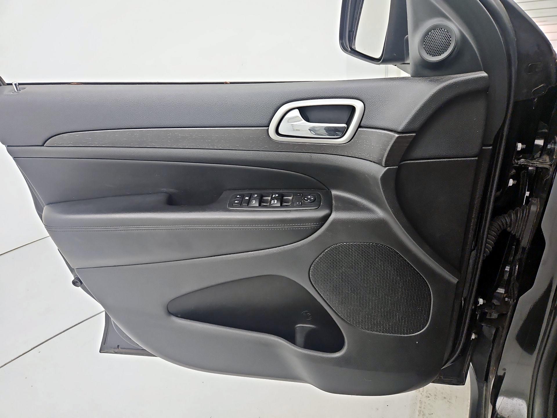 Thumbnail: 2018 Jeep Grand Cherokee - 12