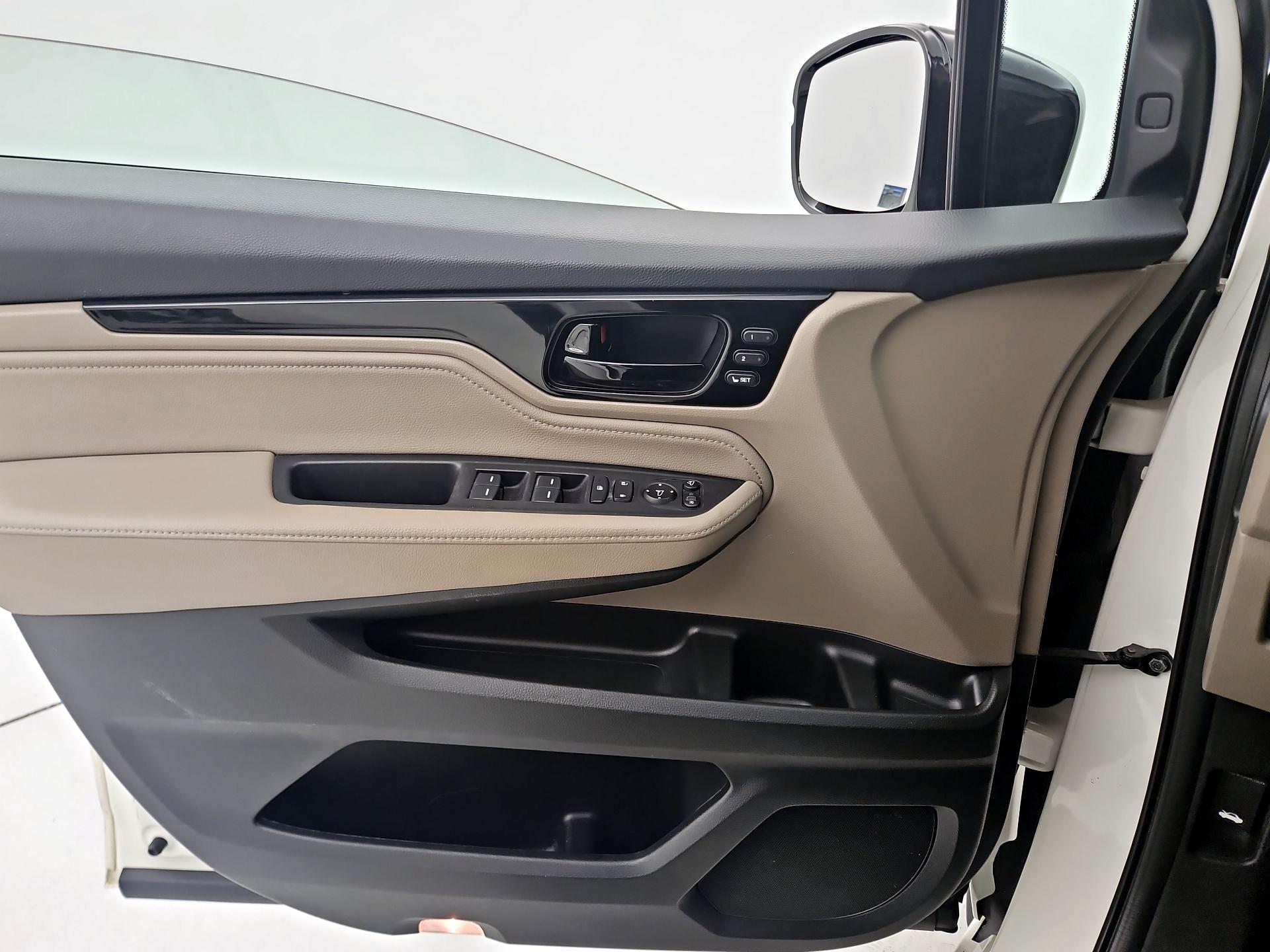 Thumbnail: 2019 Honda Odyssey - 12