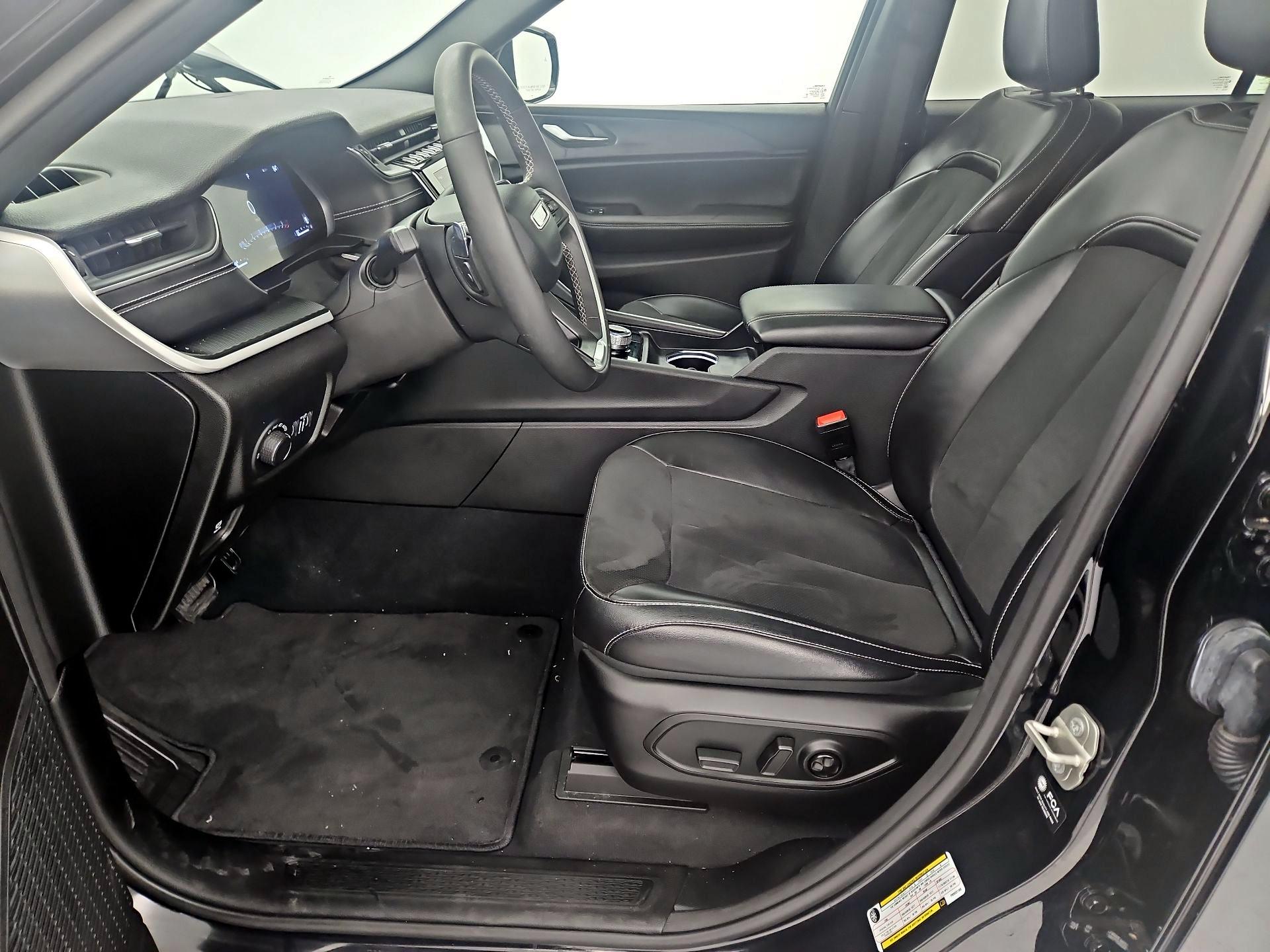 Thumbnail: 2023 Jeep Grand Cherokee L - 11