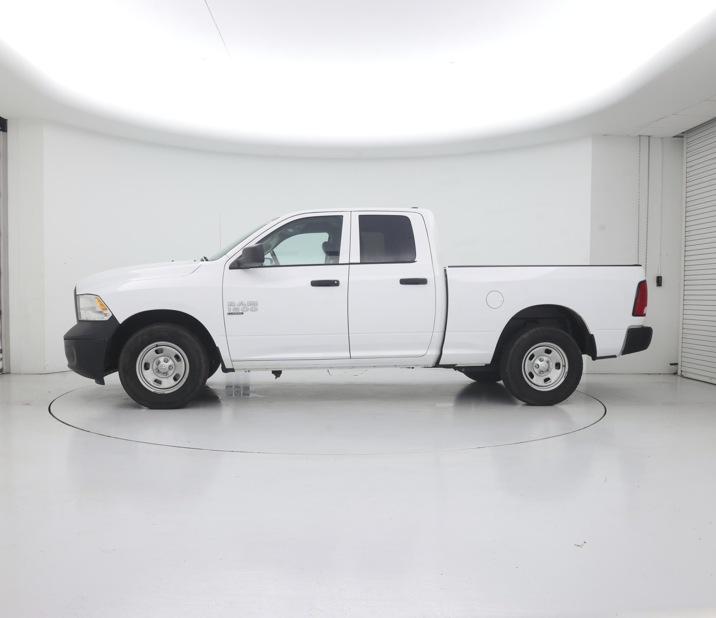 Thumbnail: 2021 RAM 1500 Classic - 3
